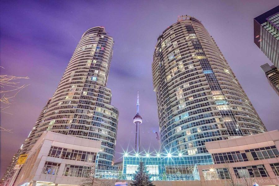 Front of Unit 2205, 218 Queens Quay W