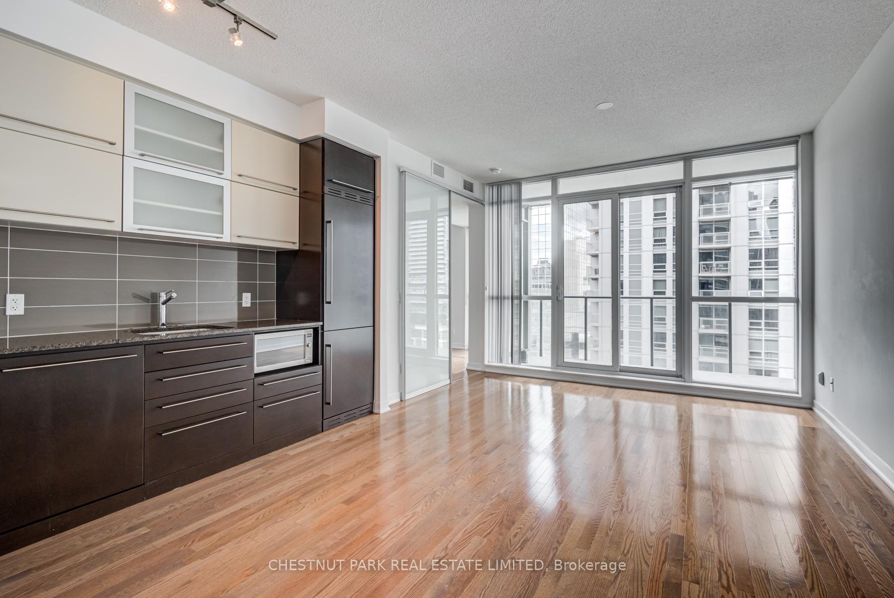 Front of Unit 1106, 770 Bay Street