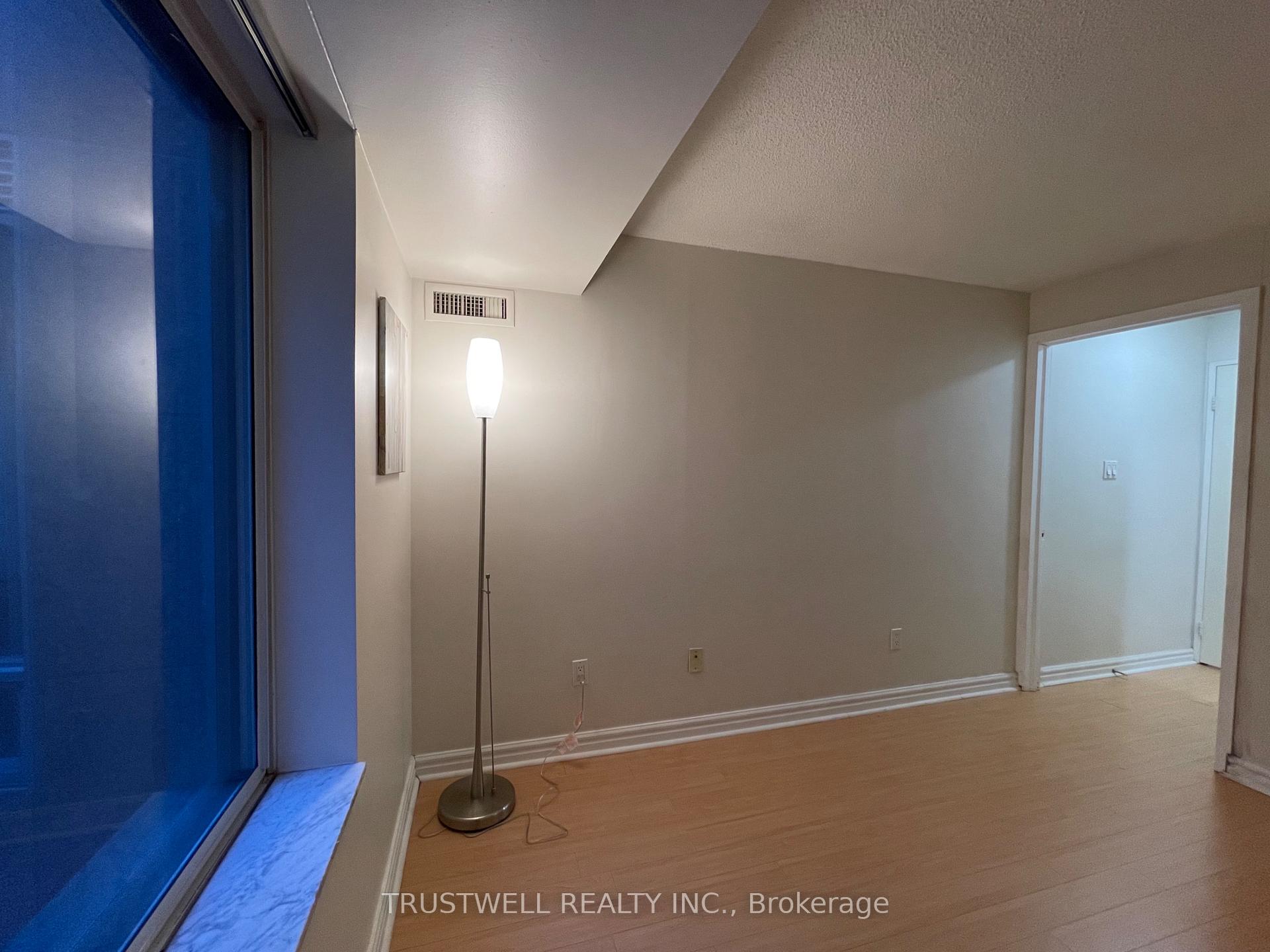 Photo 4 of Unit 902, 33 University Avenue, Toronto, Bay Street Corridor — HOMEH