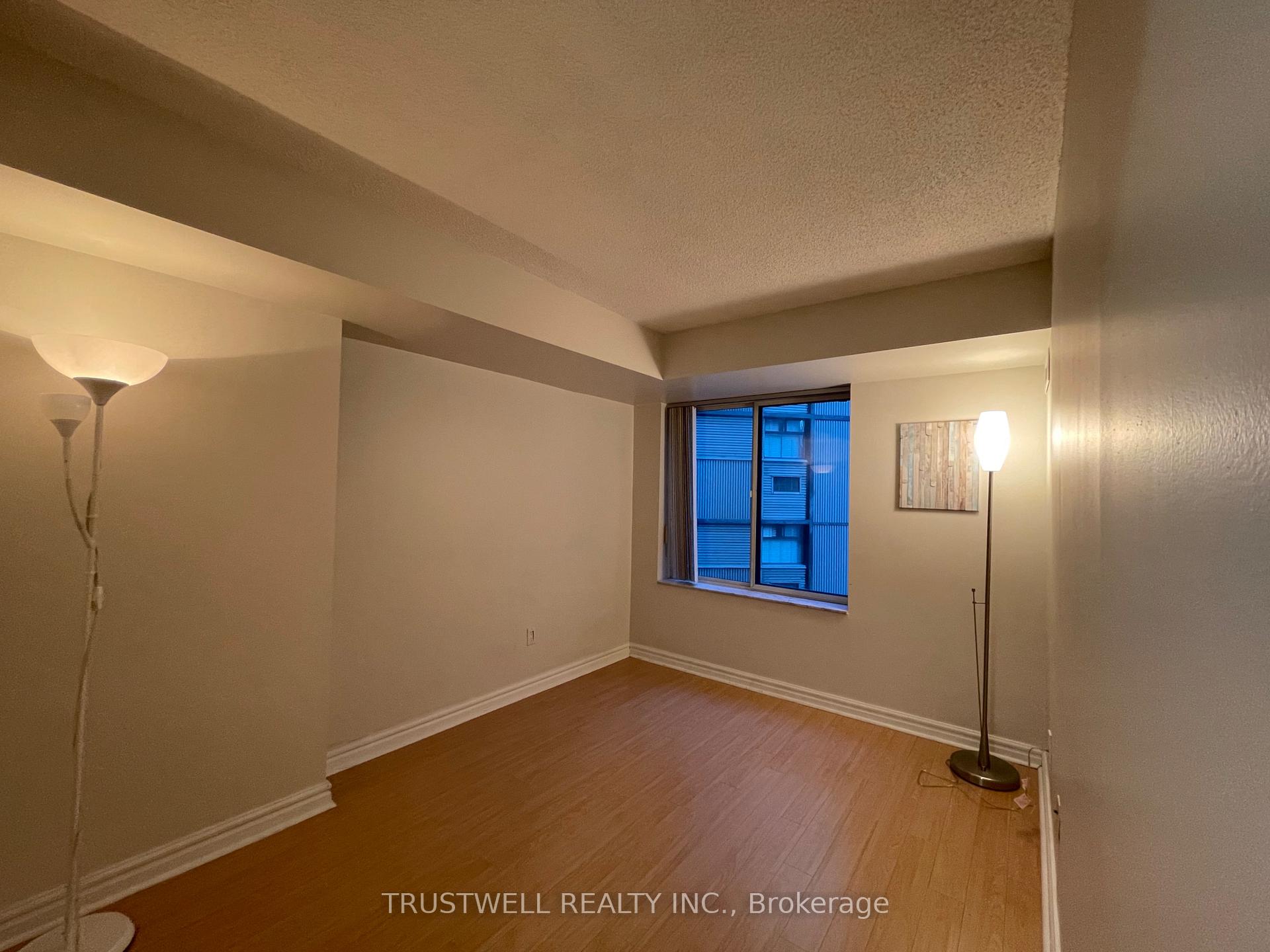 Photo 5 of Unit 902, 33 University Avenue, Toronto, Bay Street Corridor — HOMEH