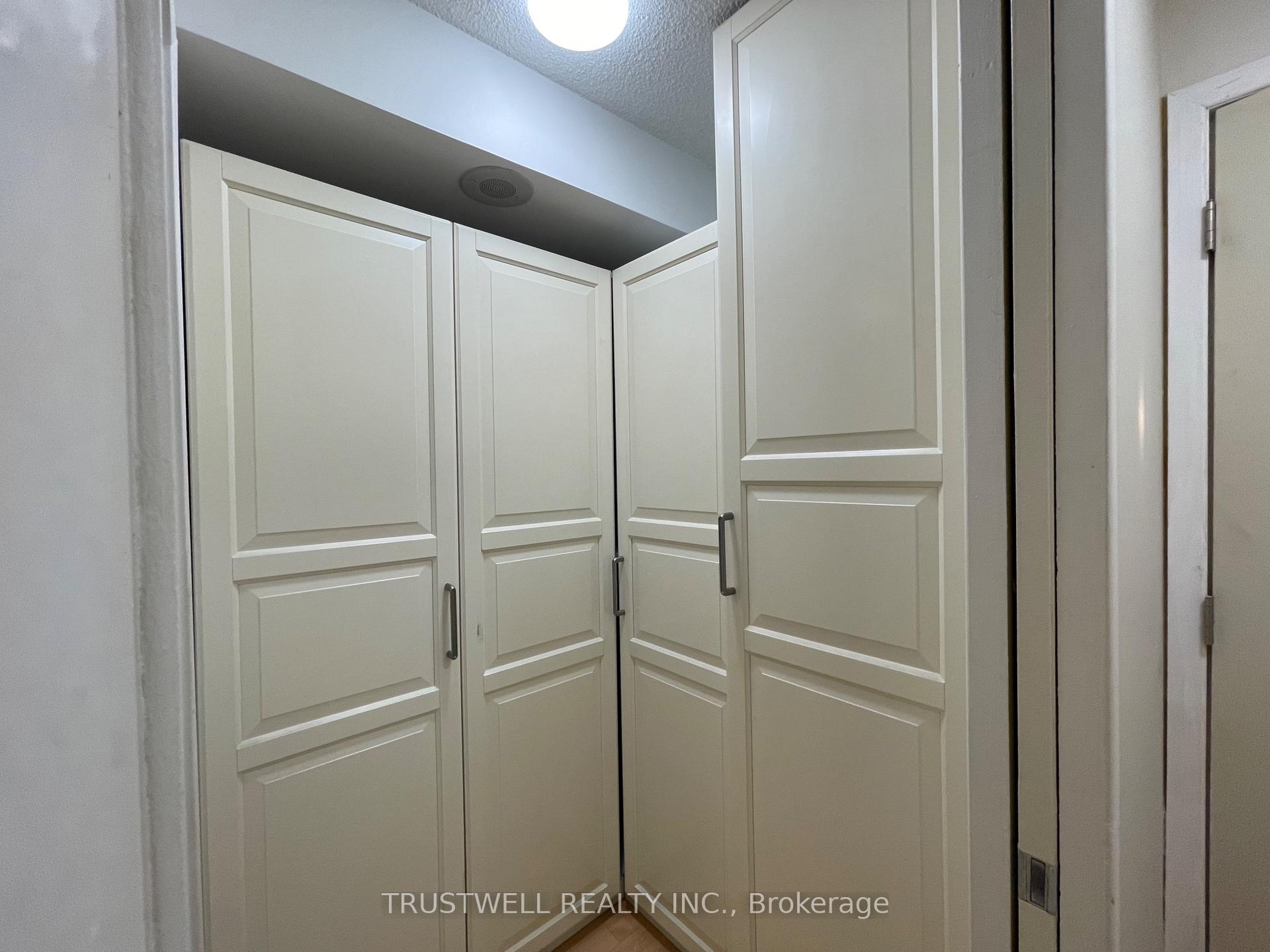 Photo 6 of Unit 902, 33 University Avenue, Toronto, Bay Street Corridor — HOMEH