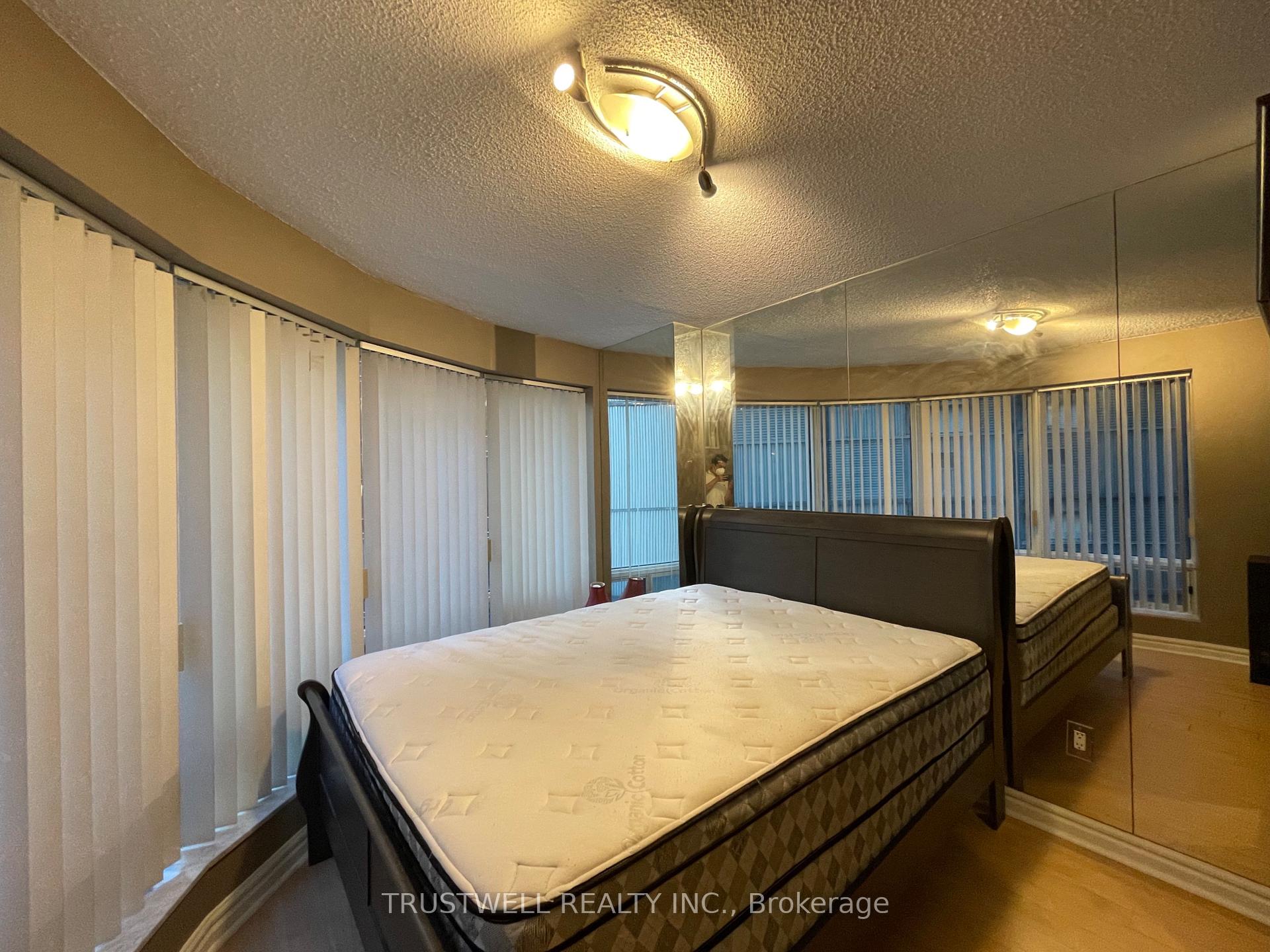 Photo 8 of Unit 902, 33 University Avenue, Toronto, Bay Street Corridor — HOMEH