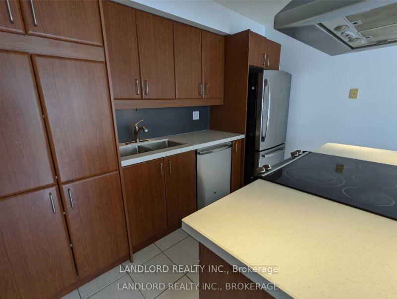 Photo 3 of Unit 1007, 550 Queens Quay W, Toronto, Waterfront Communities — HOMEH