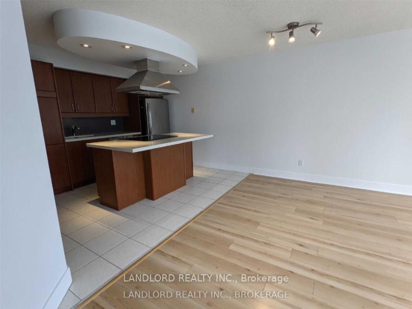 Photo 6 of Unit 1007, 550 Queens Quay W, Toronto, Waterfront Communities — HOMEH