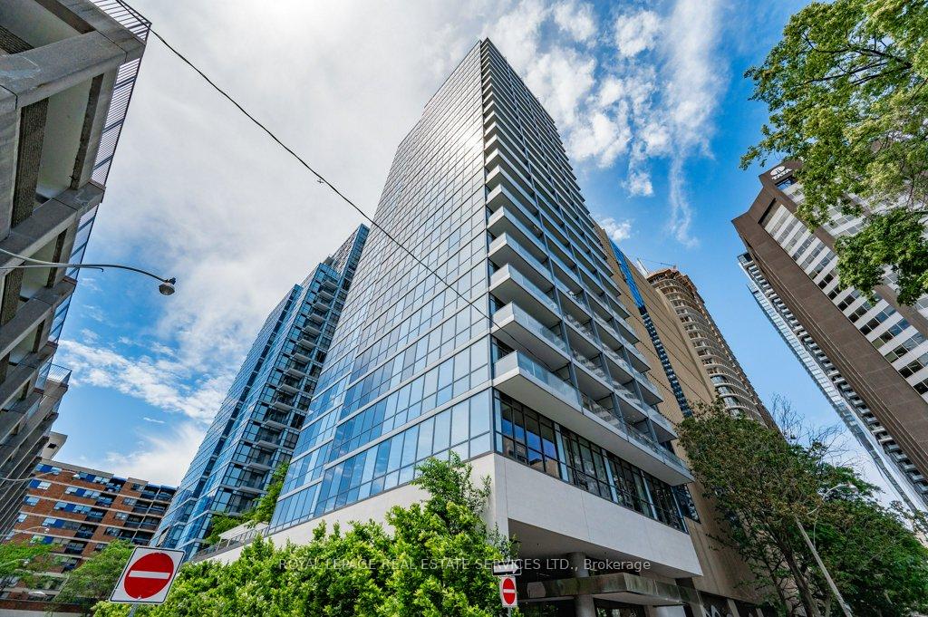 Photo 2 of Unit 1505, 210 Simcoe Street, Toronto, Kensington-Chinatown — HOMEH