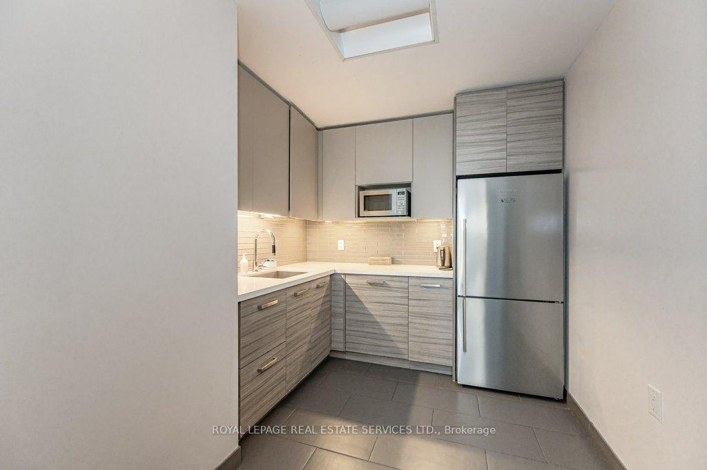 Photo 12 of Unit 1505, 210 Simcoe Street, Toronto, Kensington-Chinatown — HOMEH