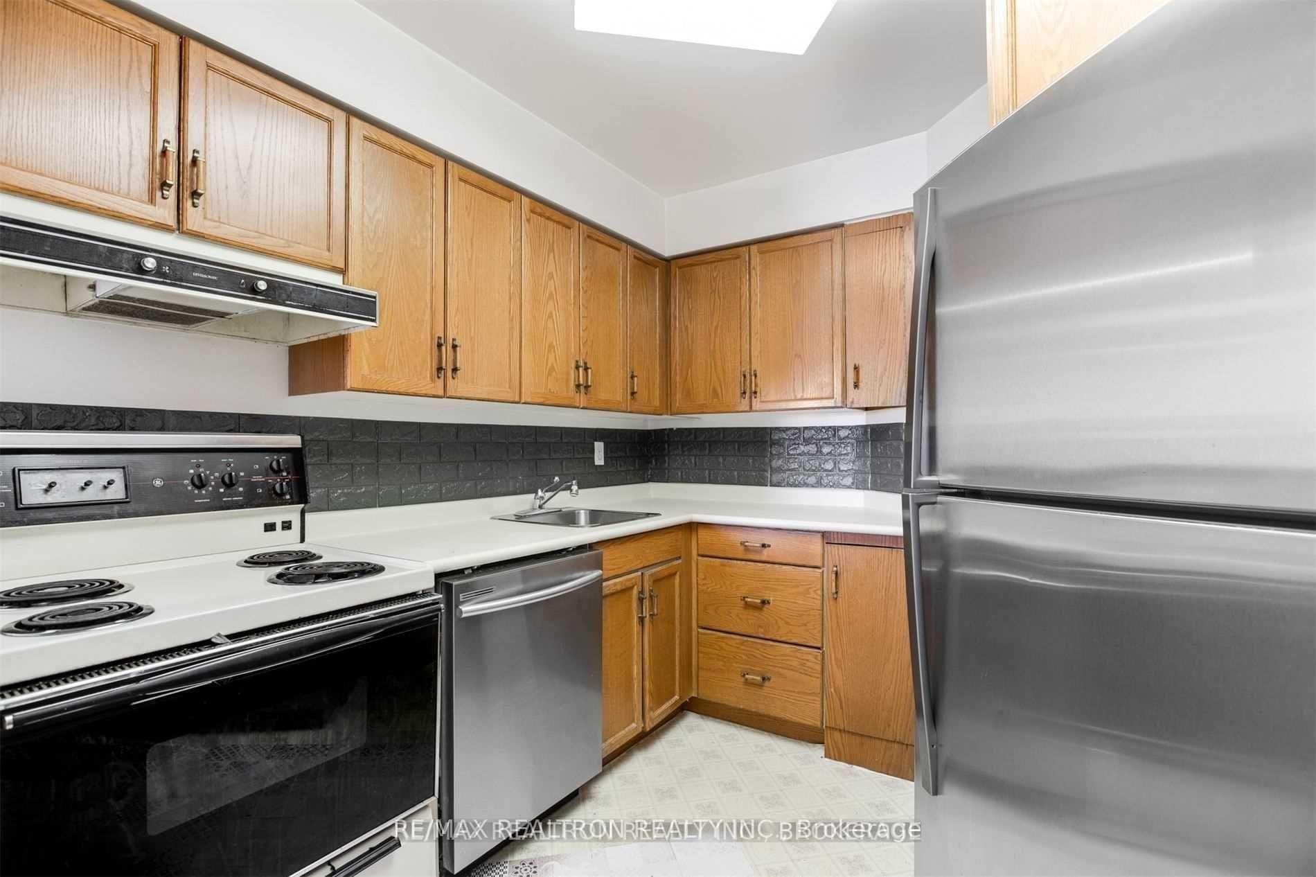 Photo 17 of Unit PH17, 11 Thorncliffe Park Drive, Toronto, Thorncliffe Park — HOMEH