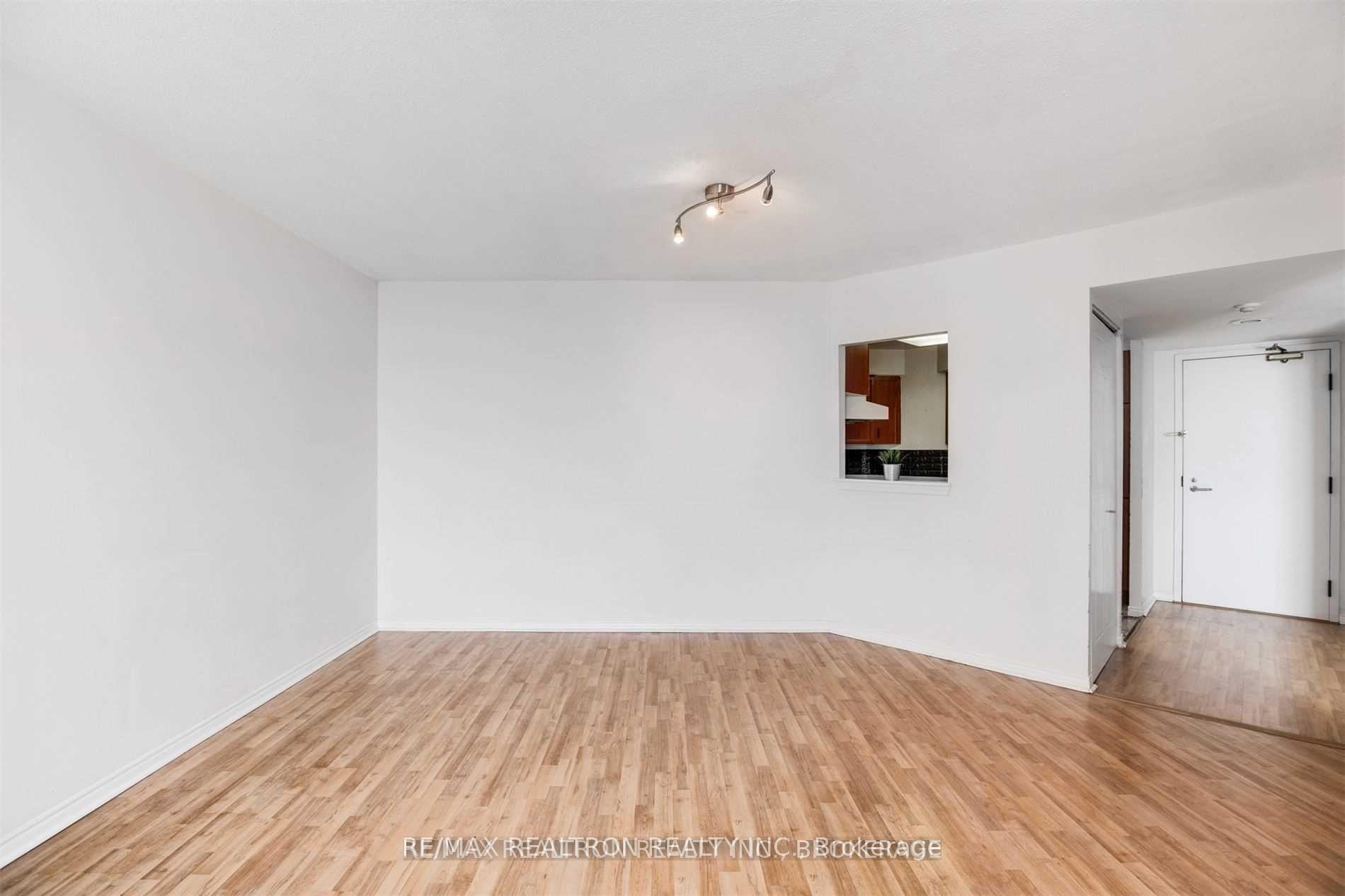 Photo 7 of Unit PH17, 11 Thorncliffe Park Drive, Toronto, Thorncliffe Park — HOMEH