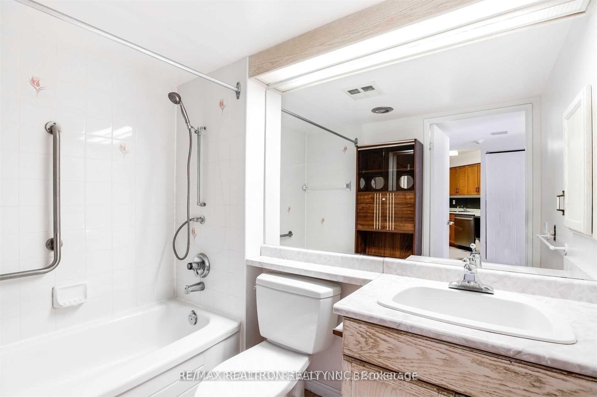 Photo 11 of Unit PH17, 11 Thorncliffe Park Drive, Toronto, Thorncliffe Park — HOMEH