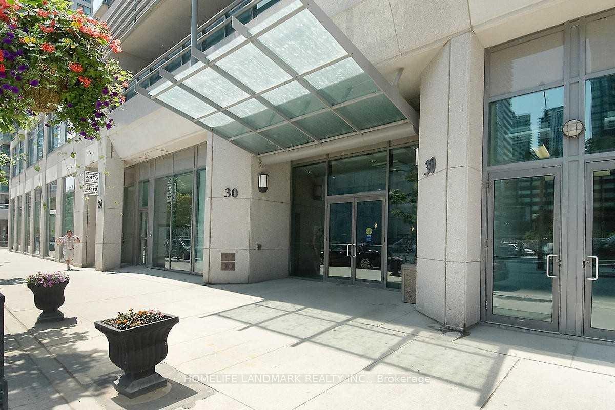 Photo 2 of Unit 703, 30 Grand Trunk Crescent, Toronto, Waterfront Communities — HOMEH