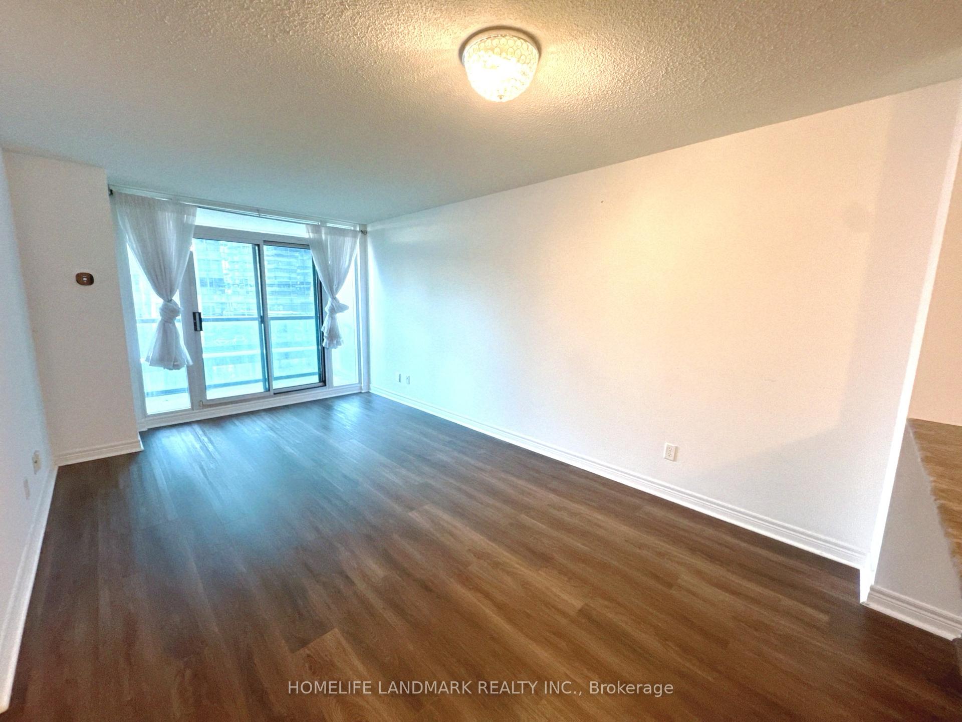 Photo 8 of Unit 703, 30 Grand Trunk Crescent, Toronto, Waterfront Communities — HOMEH