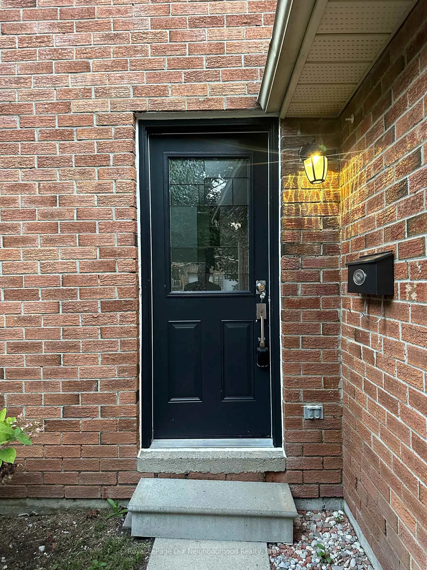 Photo 3 of Unit 2, 26 Hartsfield Drive, Clarington, Courtice — HOMEH