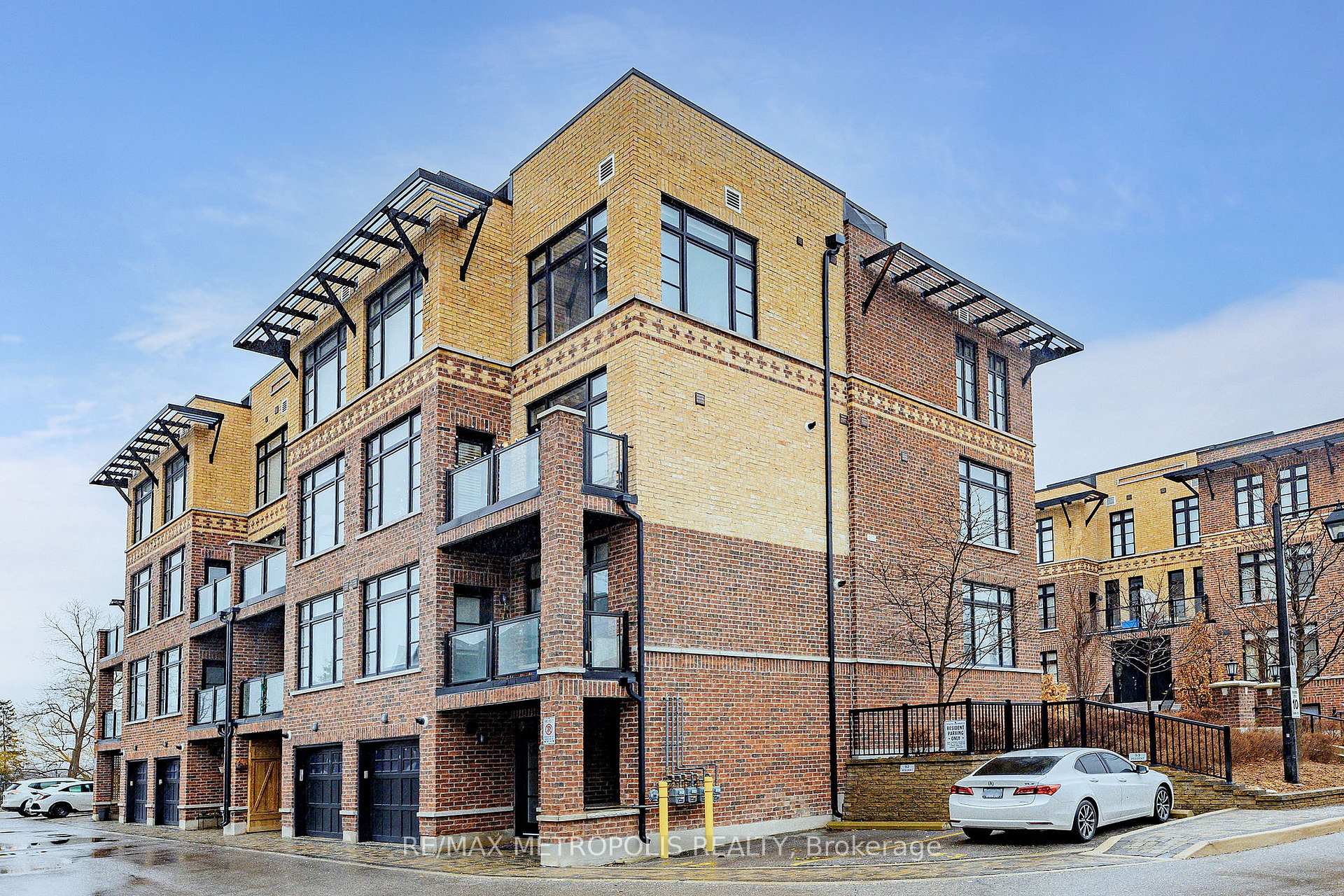 Photo 4 of Unit 1, 8171 Kipling Avenue, Vaughan, West Woodbridge — HOMEH