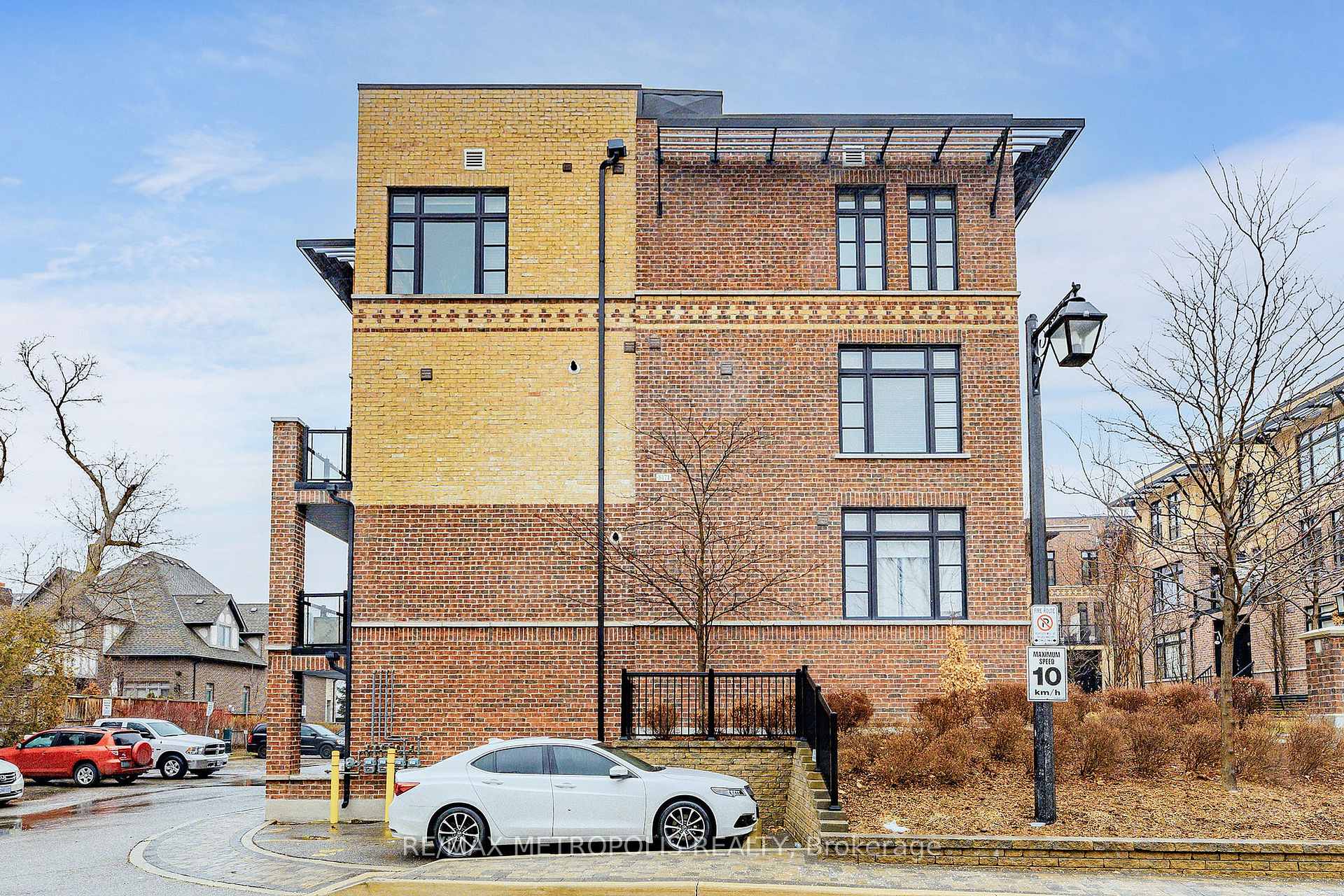 Photo 5 of Unit 1, 8171 Kipling Avenue, Vaughan, West Woodbridge — HOMEH