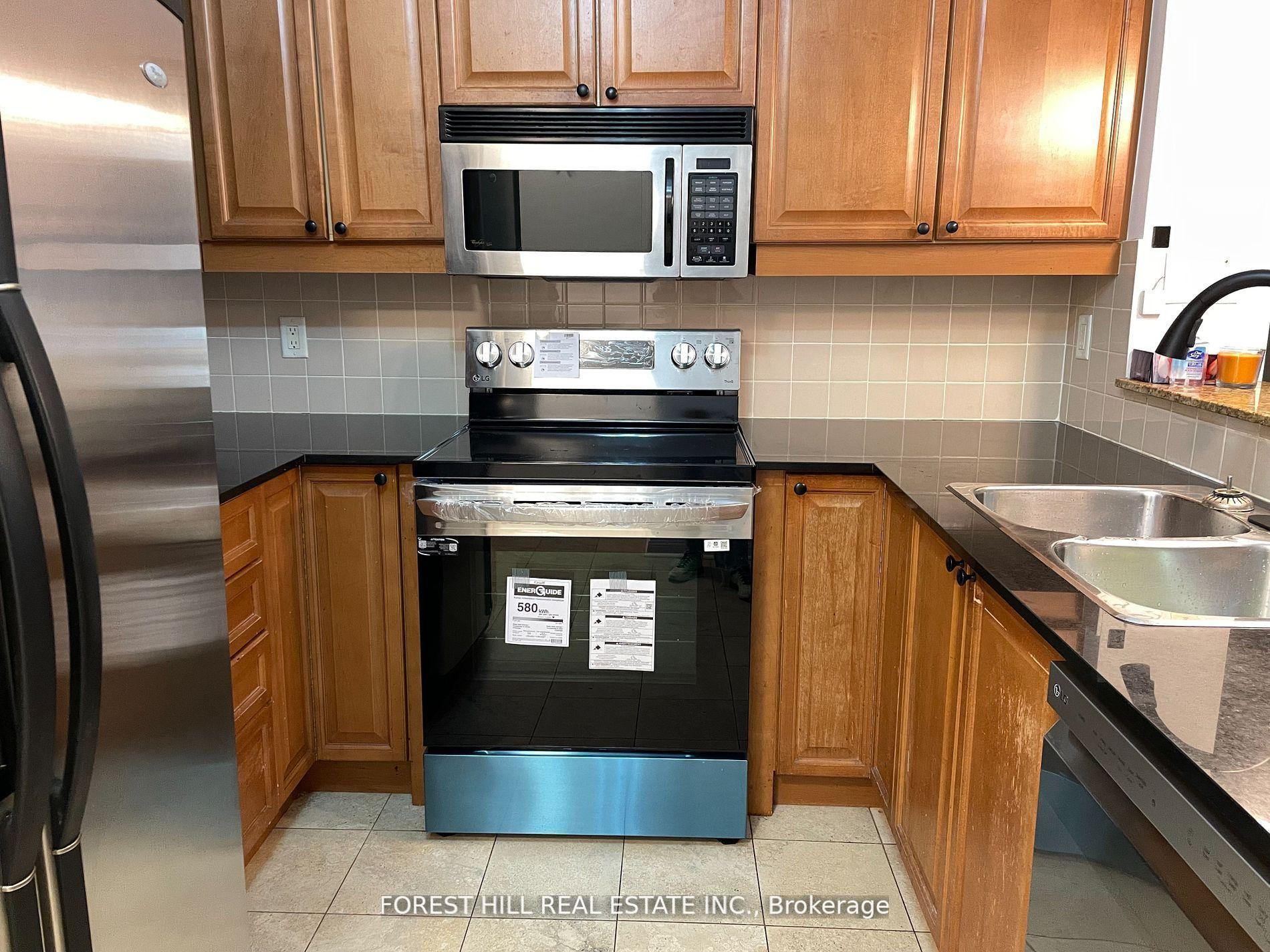 Photo 3 of Unit 207, 1801 Bayview Avenue, Toronto, Leaside — HOMEH