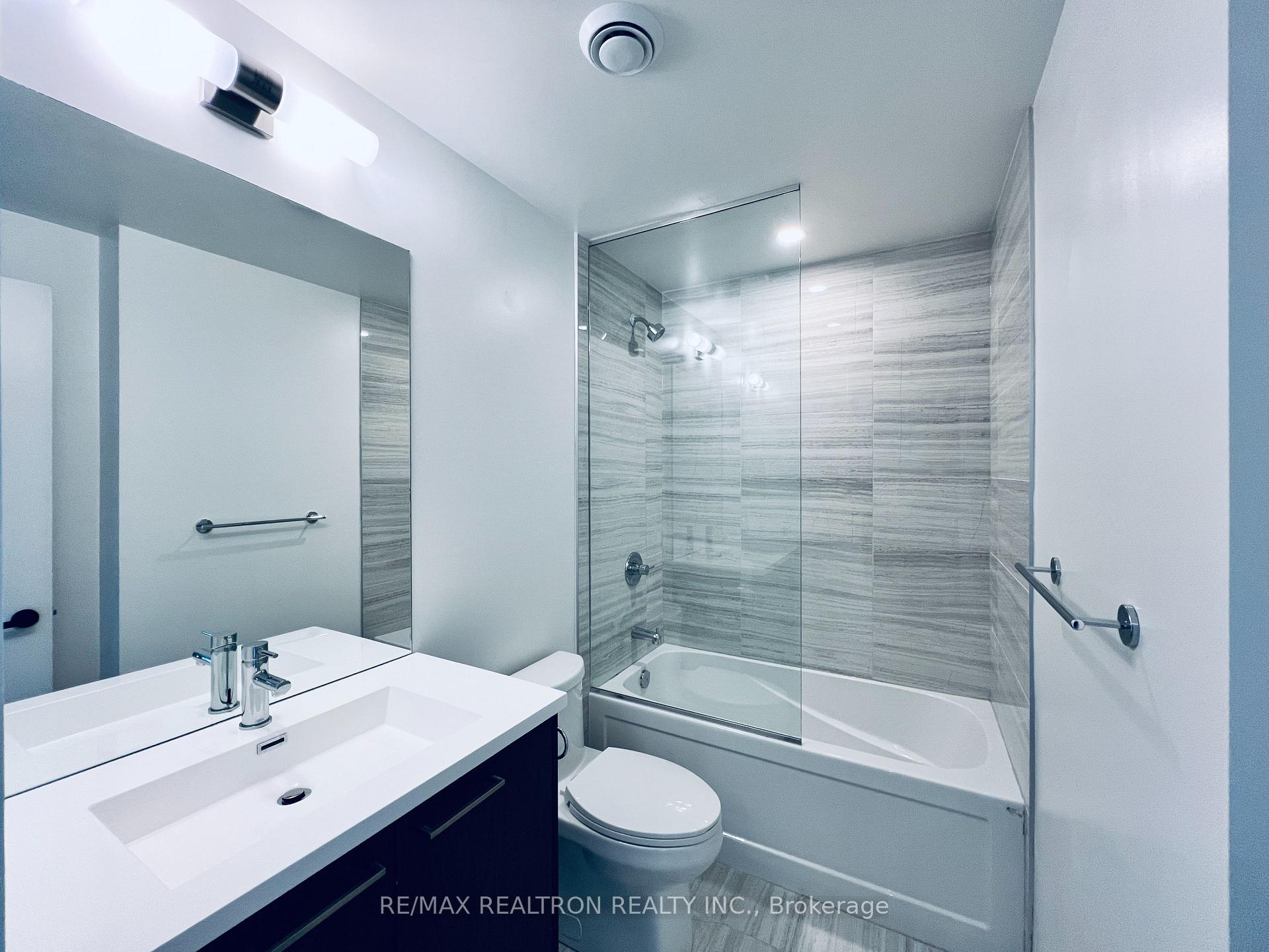 Photo 6 of Unit 2015, 28 Interchange Way, Vaughan, Vaughan Corporate Centre — HOMEH