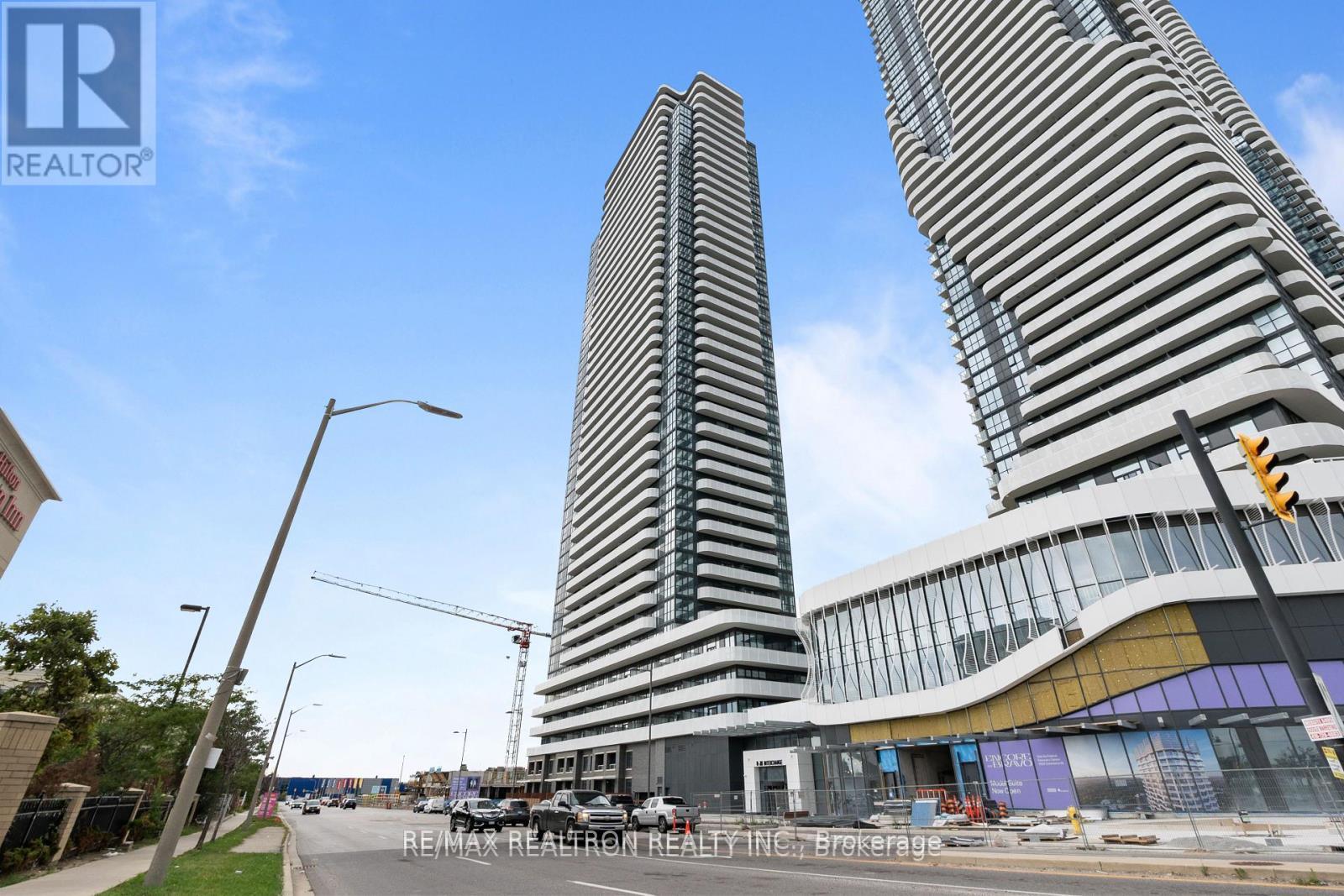 Photo 2 of Unit 2015, 28 Interchange Way, Vaughan, Vaughan Corporate Centre — HOMEH