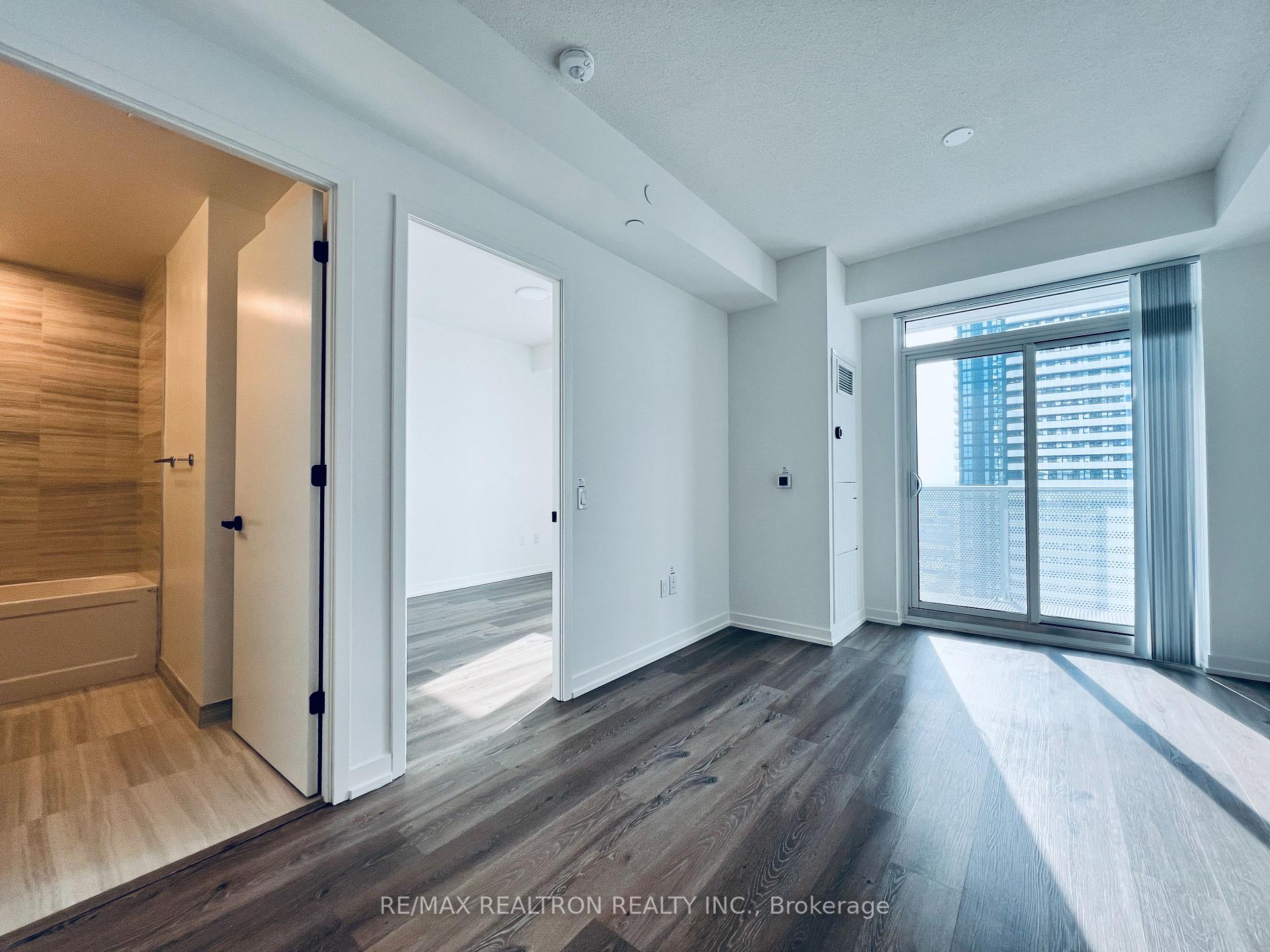 Photo 15 of Unit 2015, 28 Interchange Way, Vaughan, Vaughan Corporate Centre — HOMEH