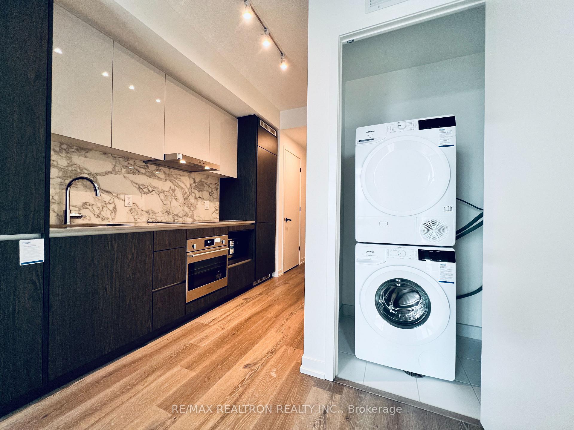 Photo 18 of Unit 2015, 28 Interchange Way, Vaughan, Vaughan Corporate Centre — HOMEH