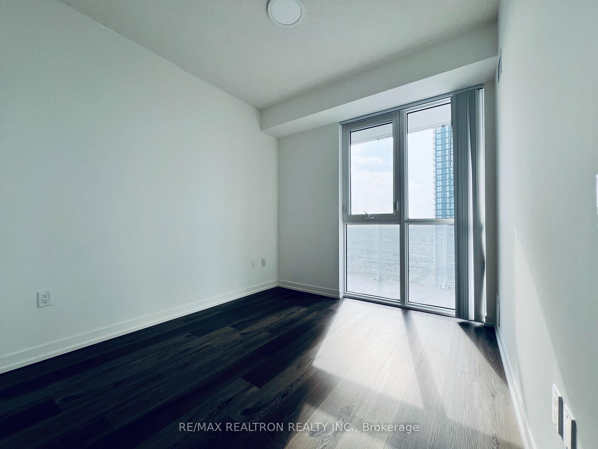 Photo 19 of Unit 2015, 28 Interchange Way, Vaughan, Vaughan Corporate Centre — HOMEH
