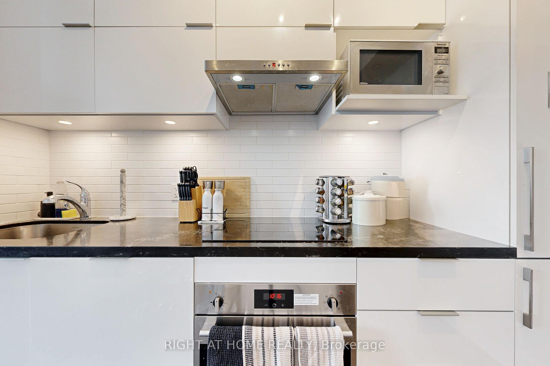 Photo 6 of Unit 906, 10 Rouge Valley Drive W, Markham, Unionville — HOMEH