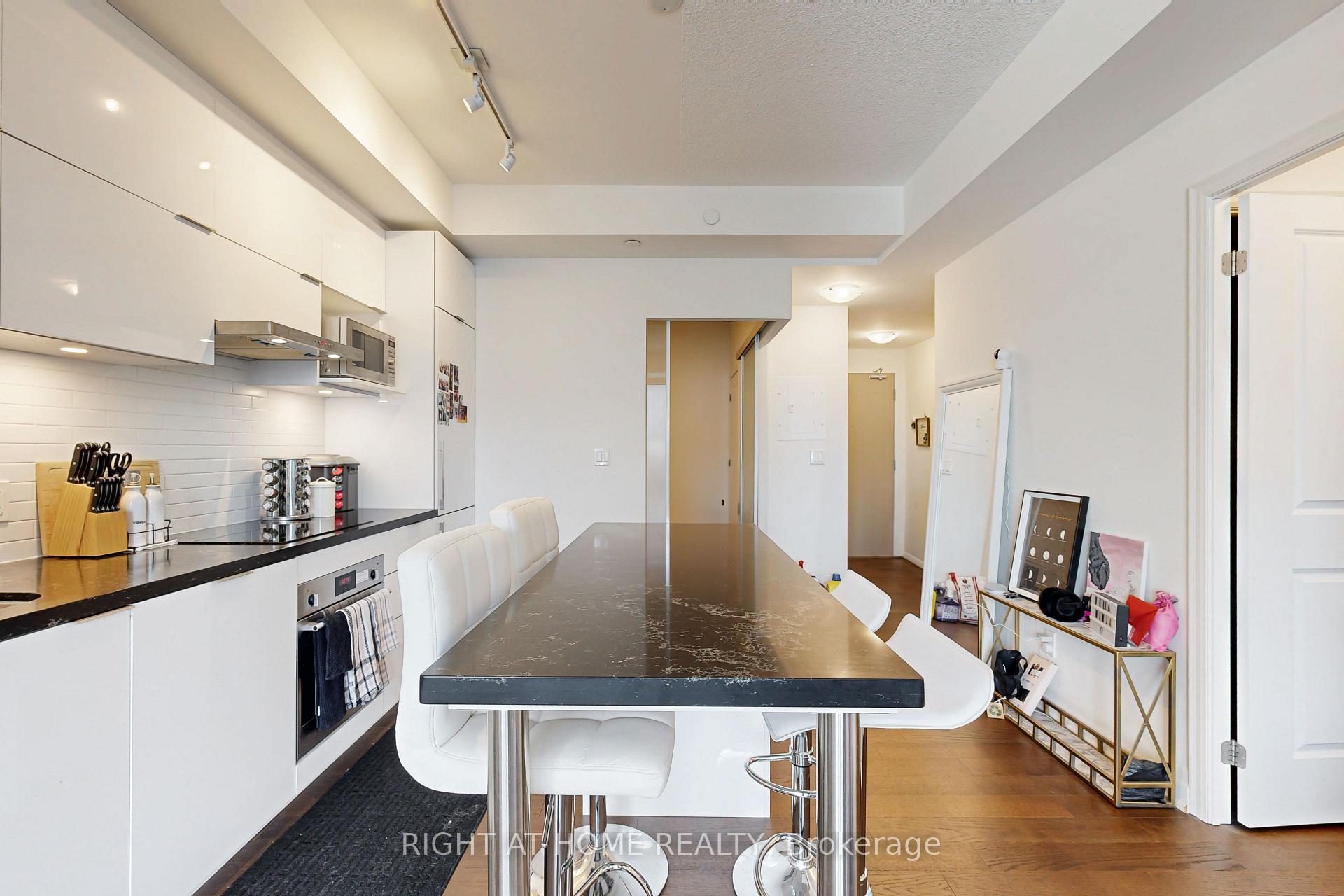 Photo 7 of Unit 906, 10 Rouge Valley Drive W, Markham, Unionville — HOMEH