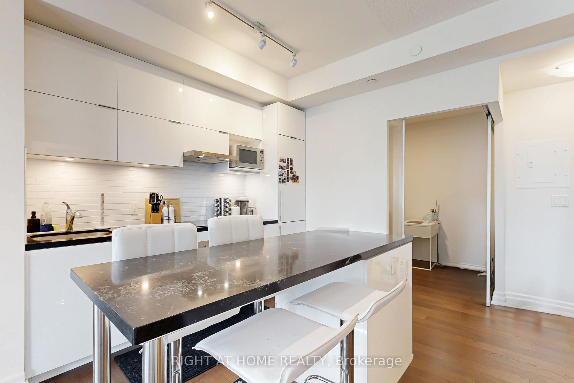 Photo 8 of Unit 906, 10 Rouge Valley Drive W, Markham, Unionville — HOMEH
