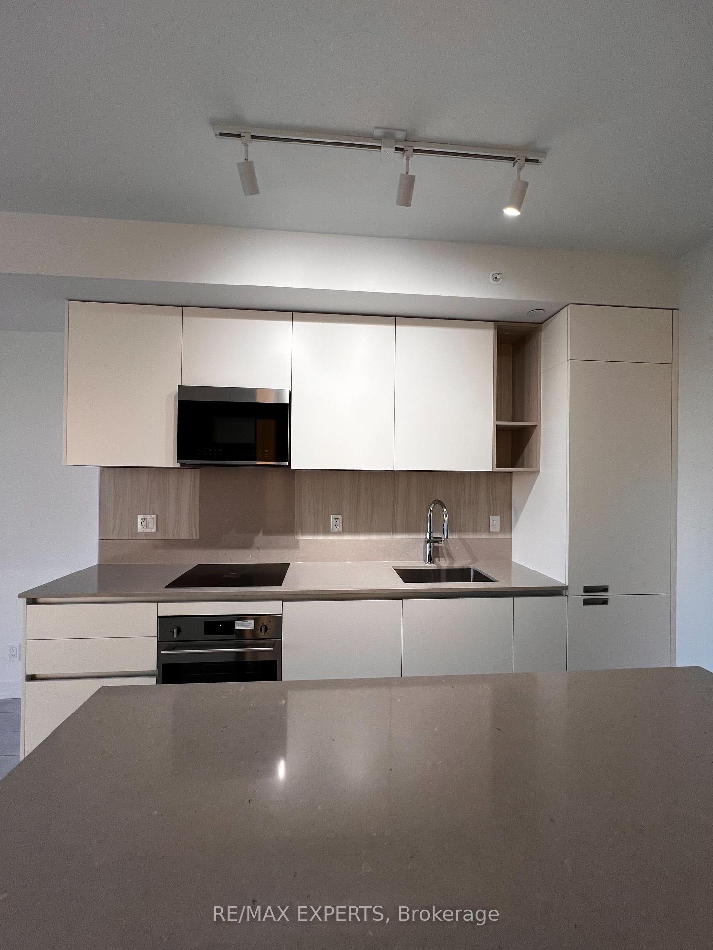 Photo 2 of Unit 1612, 39 Mary Street, Barrie, City Centre — HOMEH