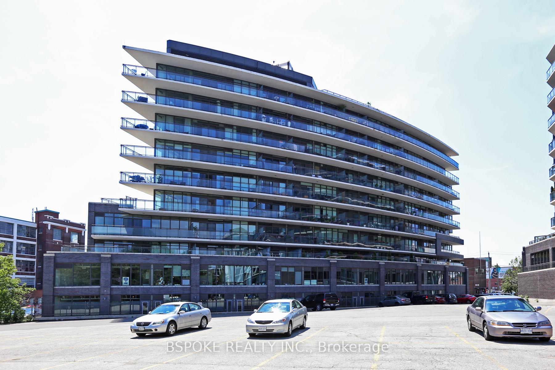 Front of Unit 904, 319 Carlaw Avenue