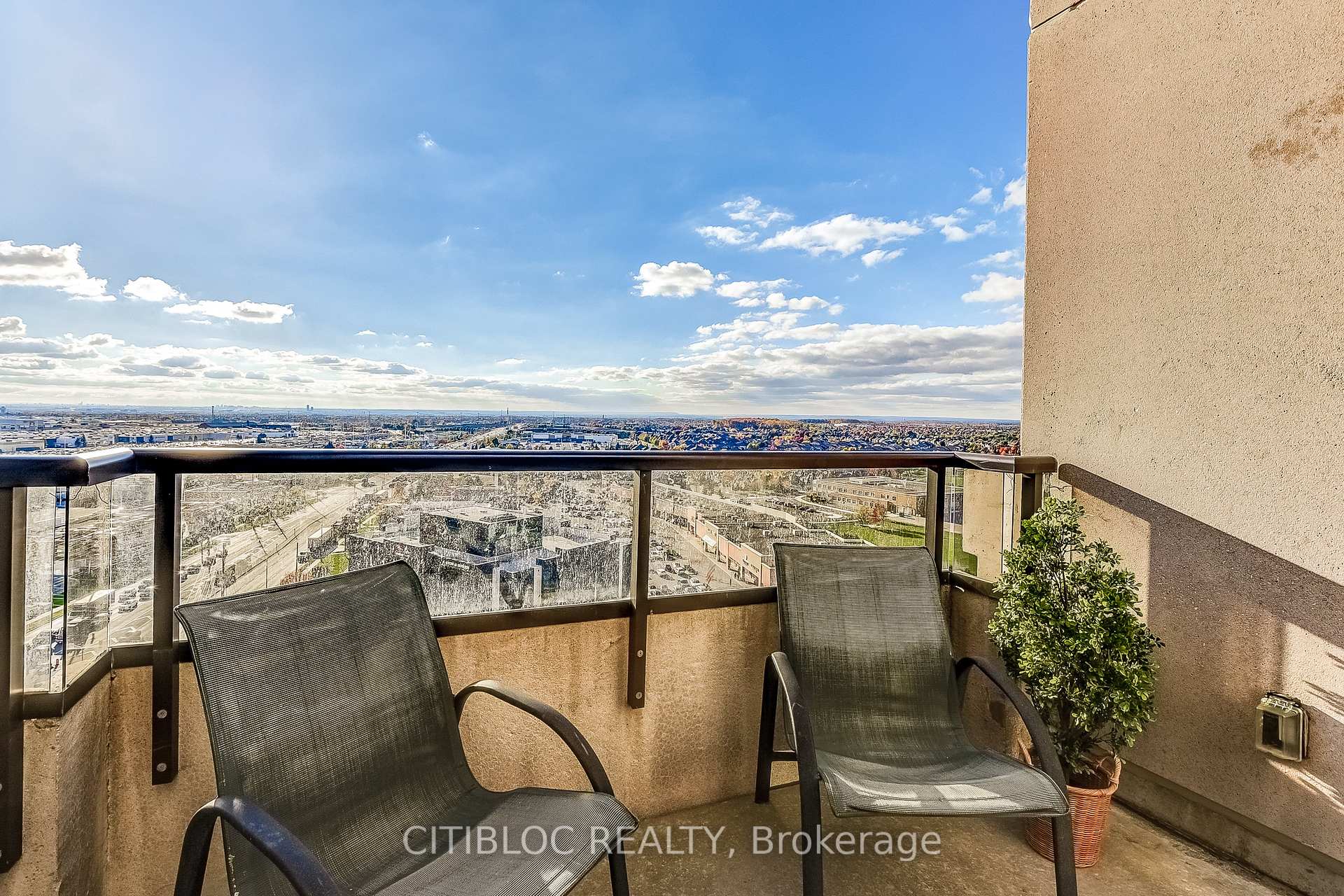 Photo 61 of Unit 1614, 9225 Jane Street, Vaughan, Maple — HOMEH