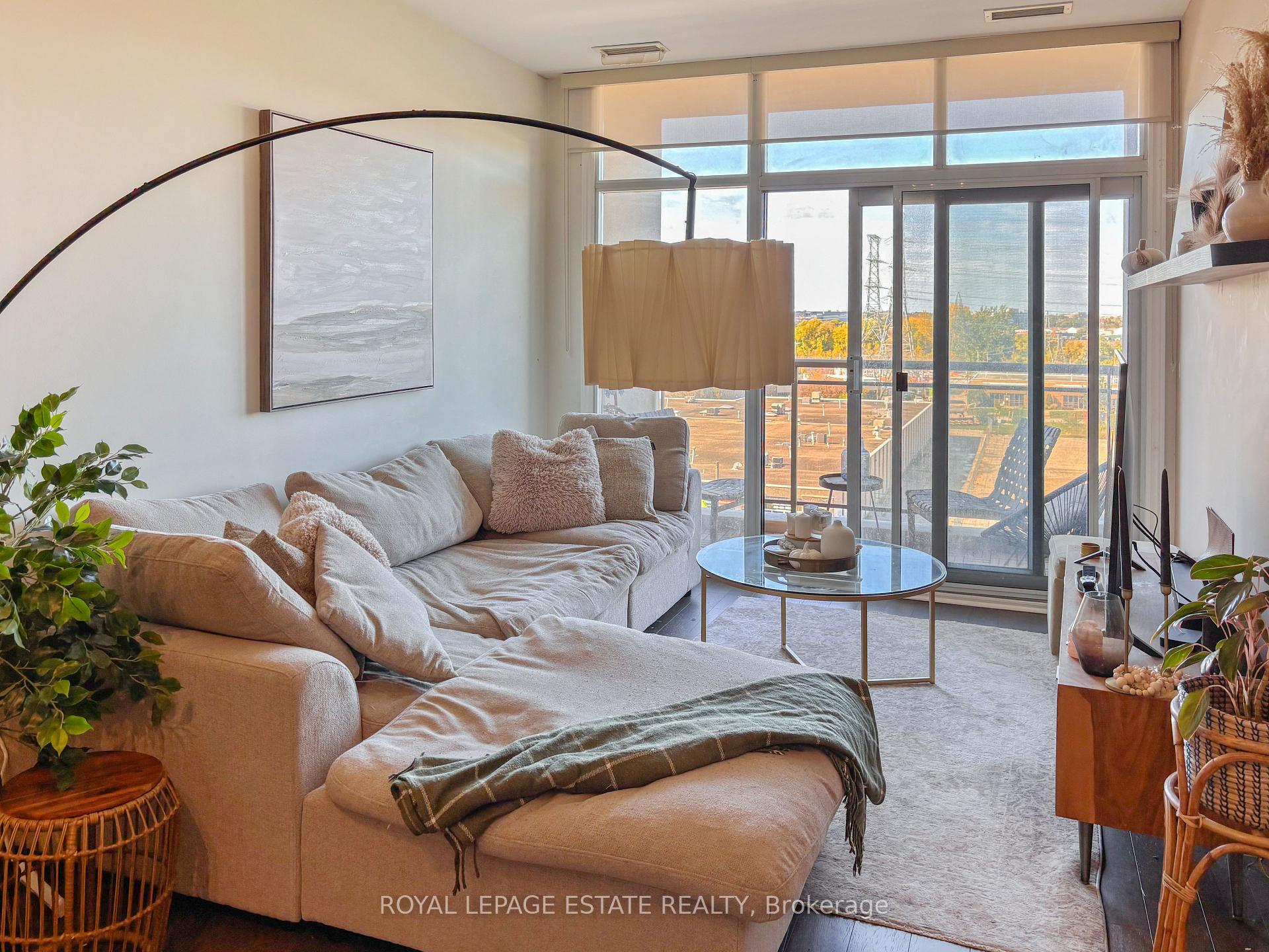 Photo 3 of Unit 508, 1 Leaside Park Drive, Toronto, Thorncliffe Park — HOMEH