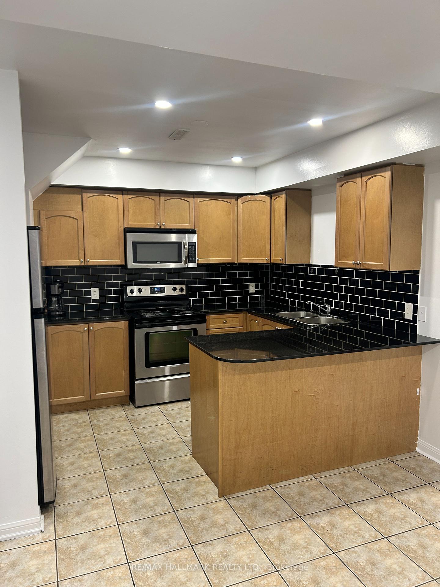 Photo 6 of Unit 15, 464 Beach Boulevard, Hamilton, Hamilton Beach — HOMEH