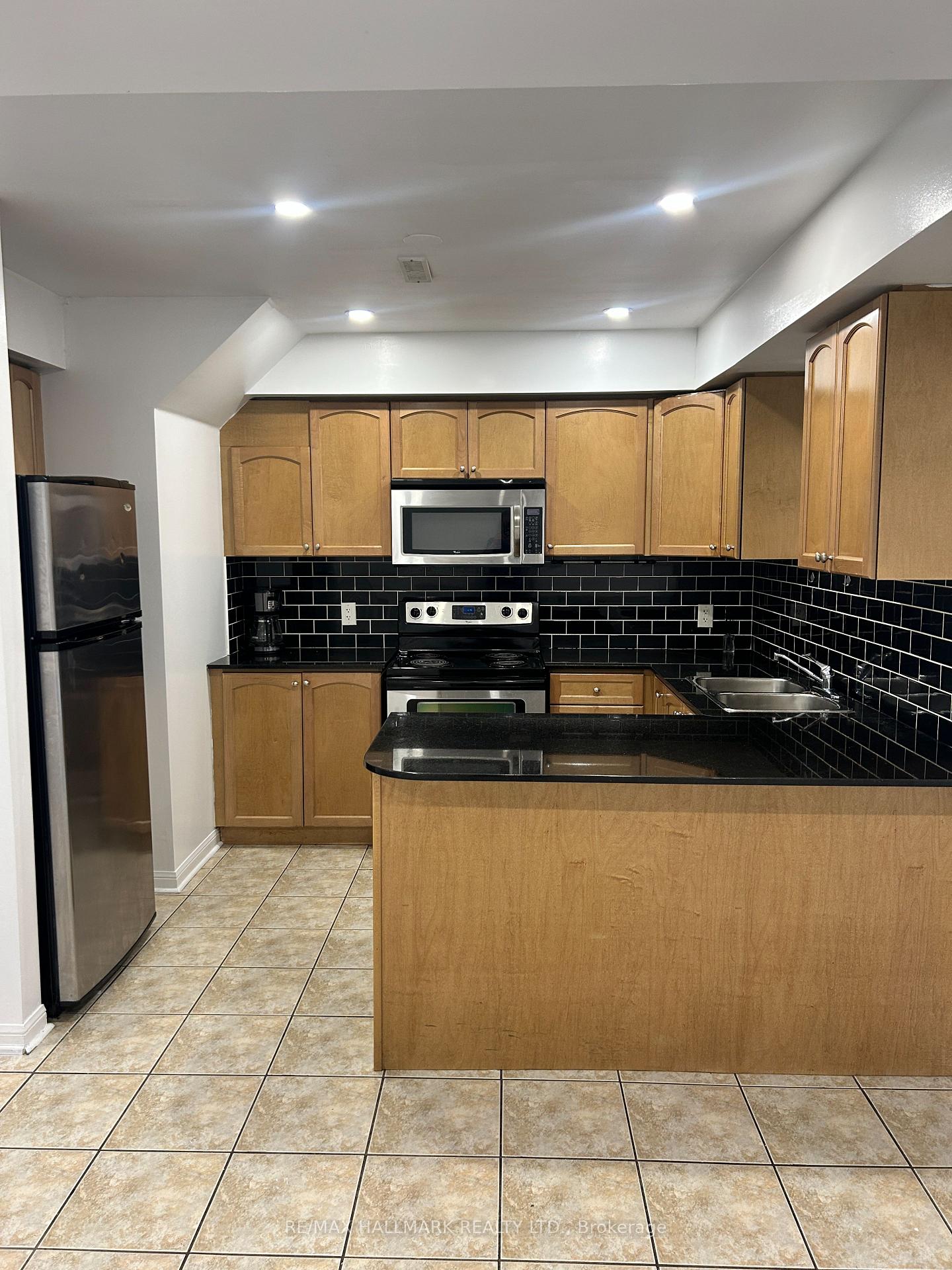 Photo 7 of Unit 15, 464 Beach Boulevard, Hamilton, Hamilton Beach — HOMEH