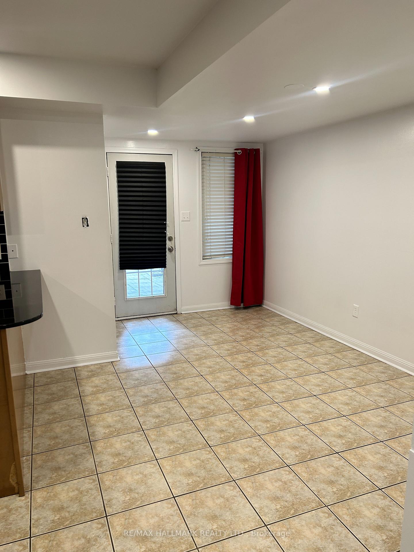 Photo 10 of Unit 15, 464 Beach Boulevard, Hamilton, Hamilton Beach — HOMEH