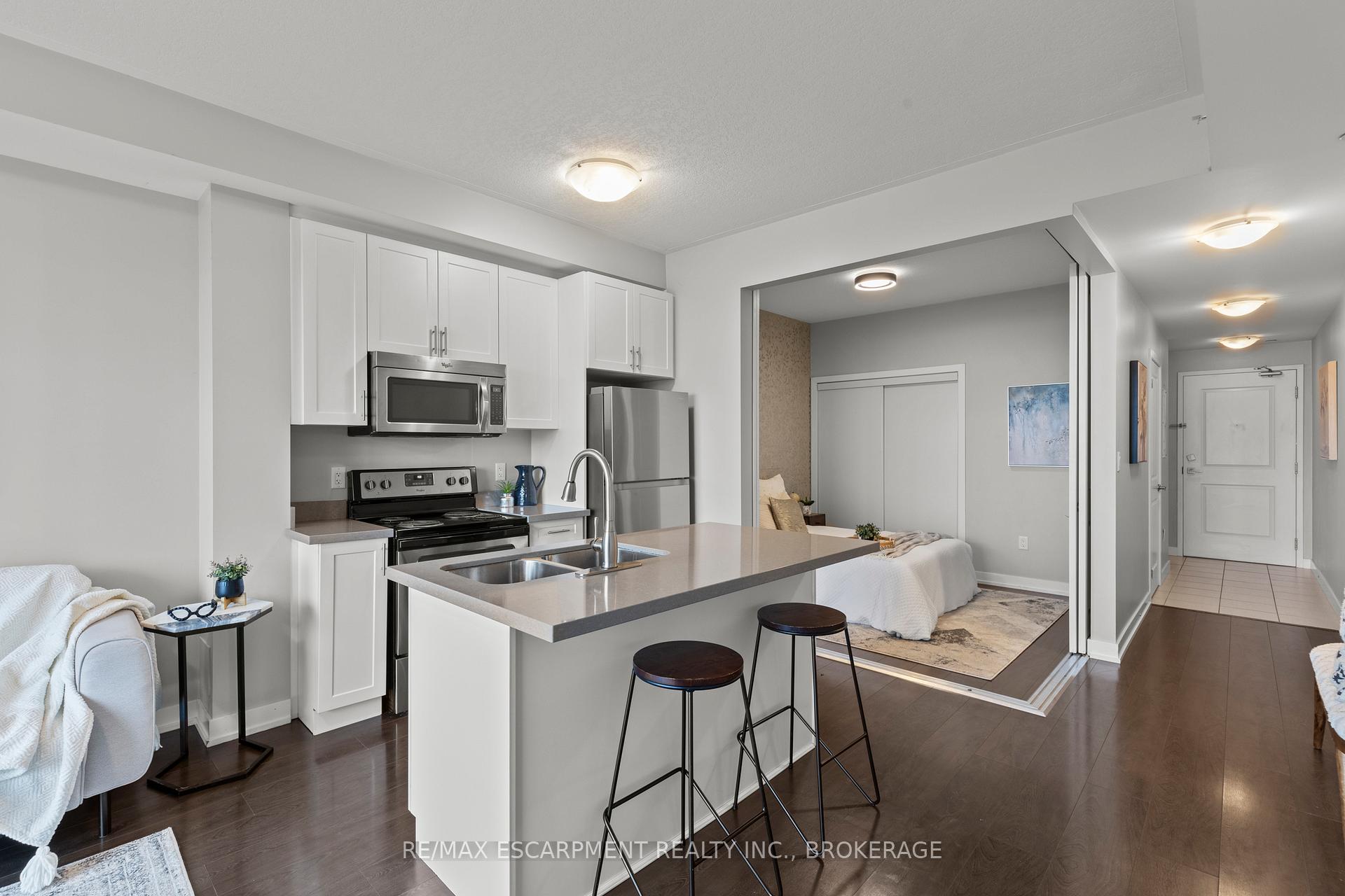 Photo 4 of Unit 230, 35 Southshore Crescent, Hamilton, Lakeshore — HOMEH