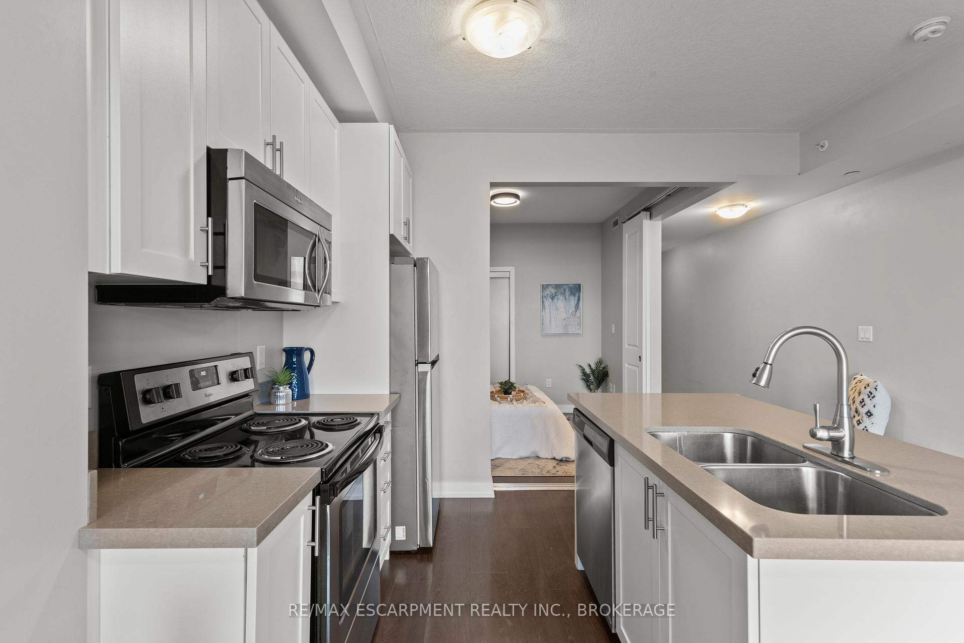 Photo 6 of Unit 230, 35 Southshore Crescent, Hamilton, Lakeshore — HOMEH