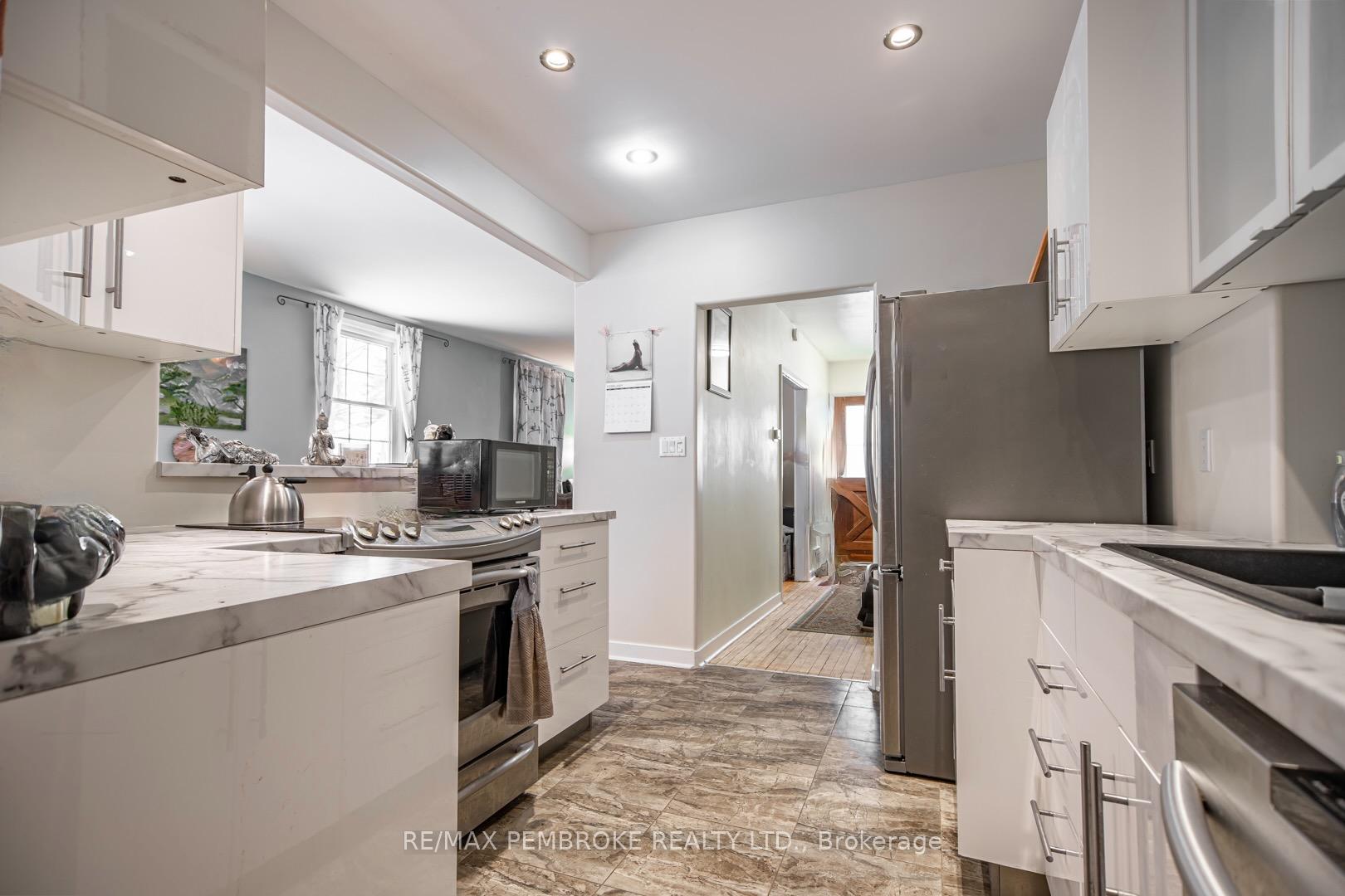 Photo 12 of 8 Wolfe Avenue, Deep River — HOMEH