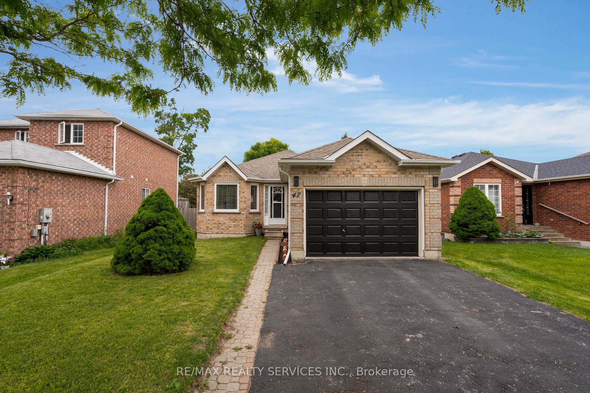 Photo 3 of 47 Sydenham Wells, Barrie, Georgian Drive — HOMEH