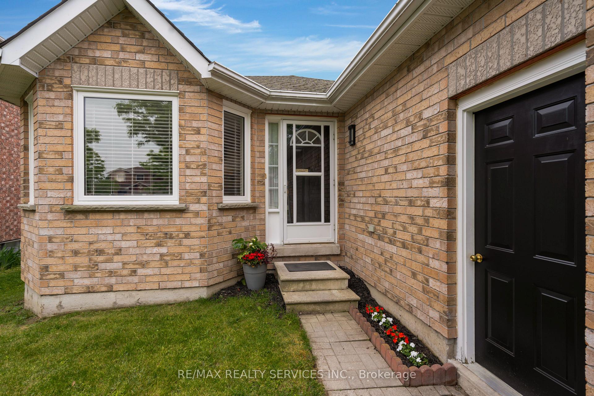 Photo 5 of 47 Sydenham Wells, Barrie, Georgian Drive — HOMEH