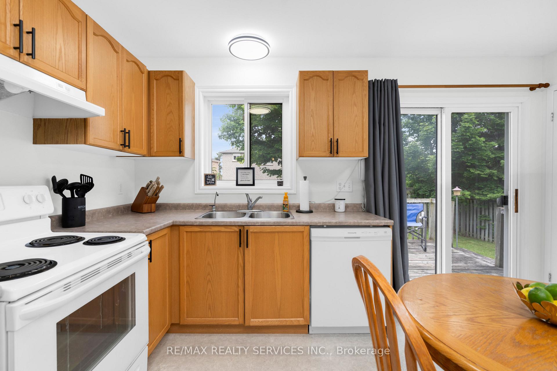 Photo 17 of 47 Sydenham Wells, Barrie, Georgian Drive — HOMEH