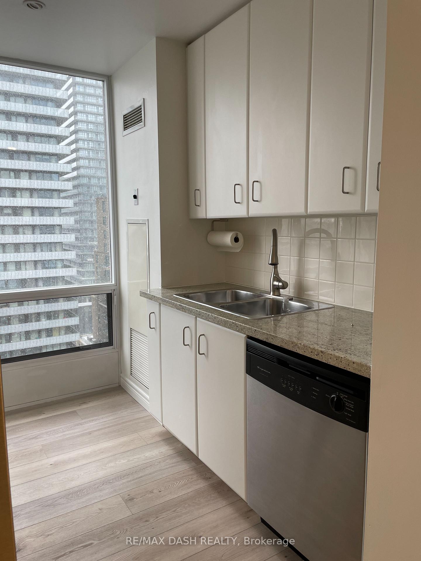 Front of Unit 1511, 85 Bloor Street E