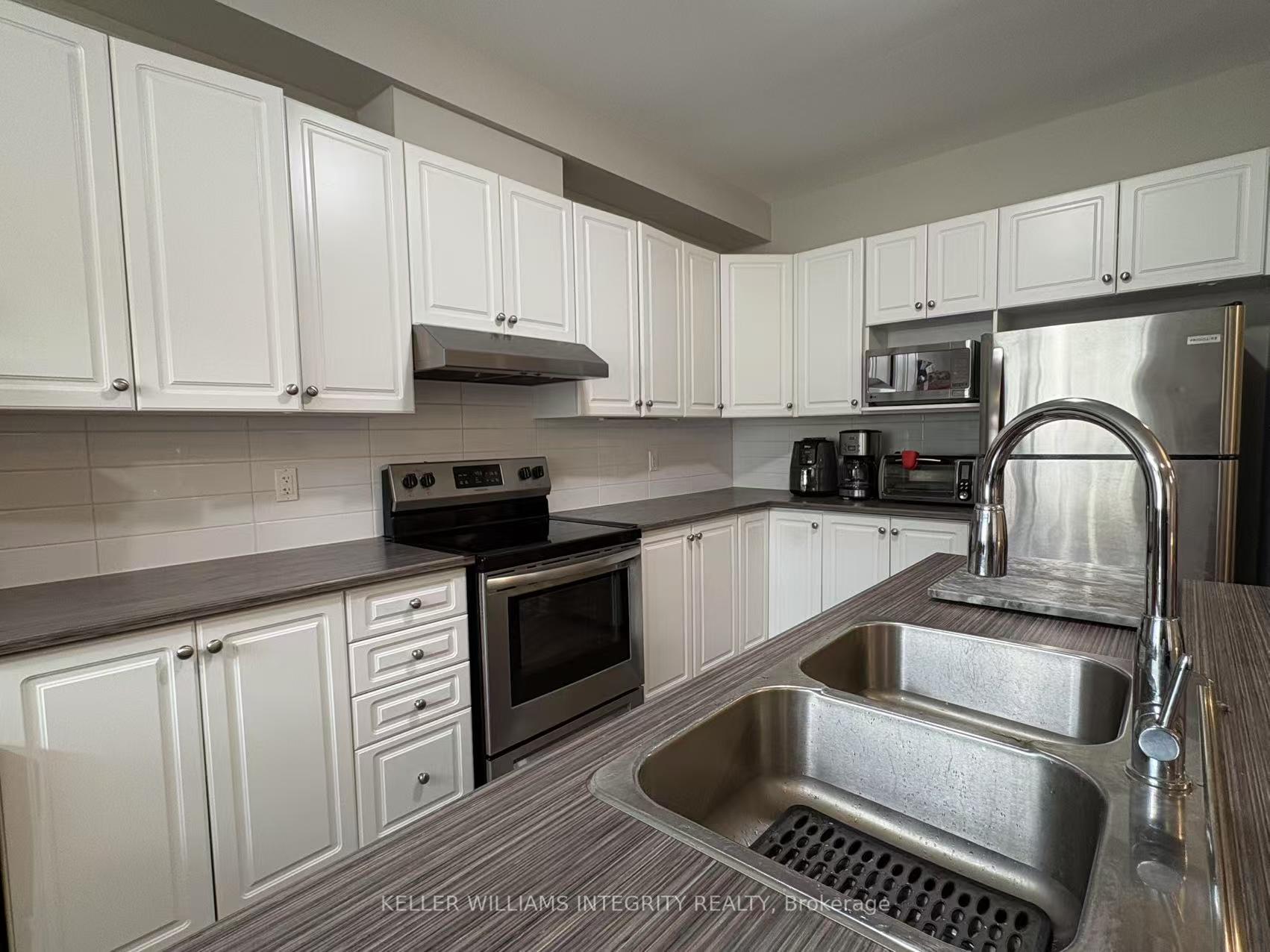 Photo 4 of 2516 Waterlilly Way, Ottawa, Barrhaven - Heritage Park — HOMEH