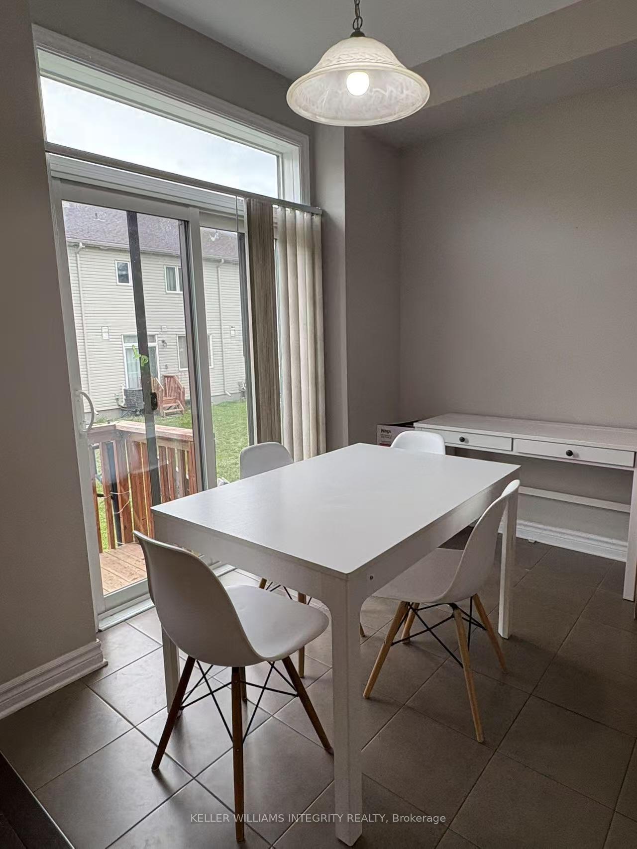 Photo 5 of 2516 Waterlilly Way, Ottawa, Barrhaven - Heritage Park — HOMEH