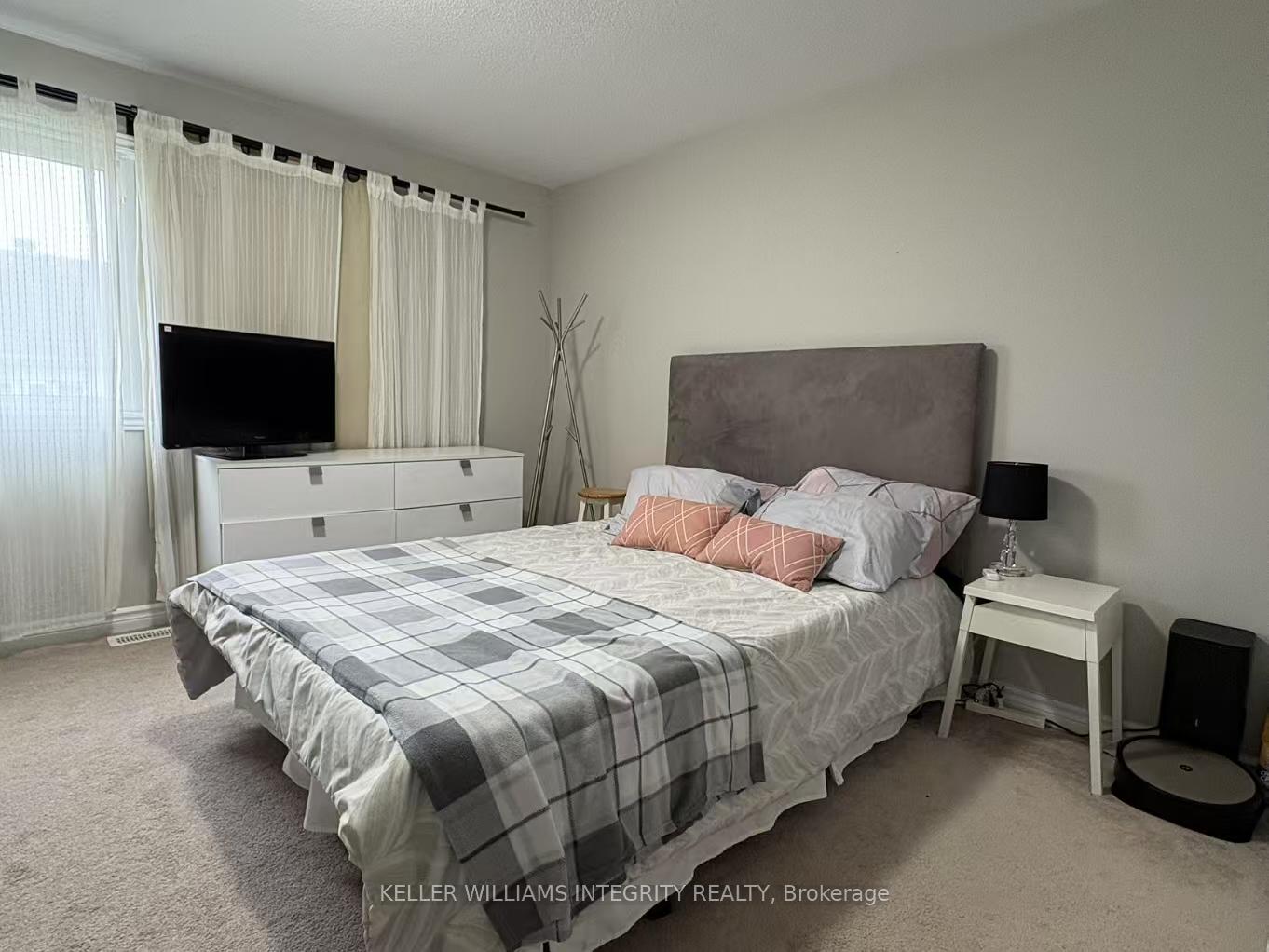 Photo 7 of 2516 Waterlilly Way, Ottawa, Barrhaven - Heritage Park — HOMEH
