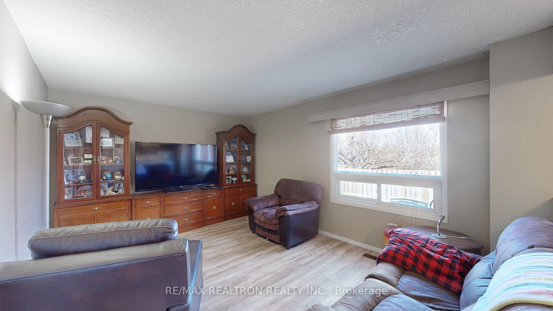 Photo 11 of 68 Patterson Crescent, Ajax, Central — HOMEH