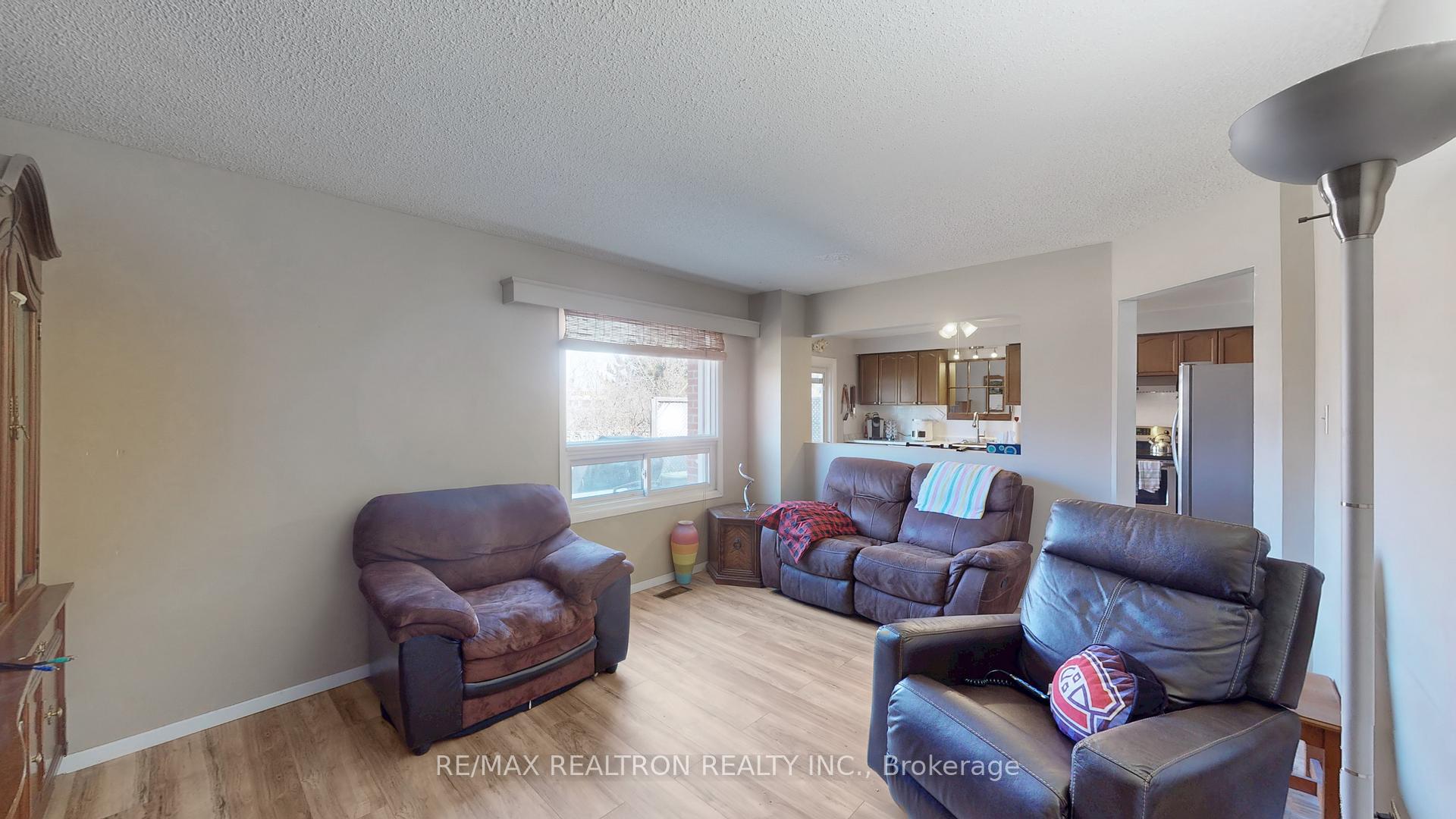 Photo 12 of 68 Patterson Crescent, Ajax, Central — HOMEH