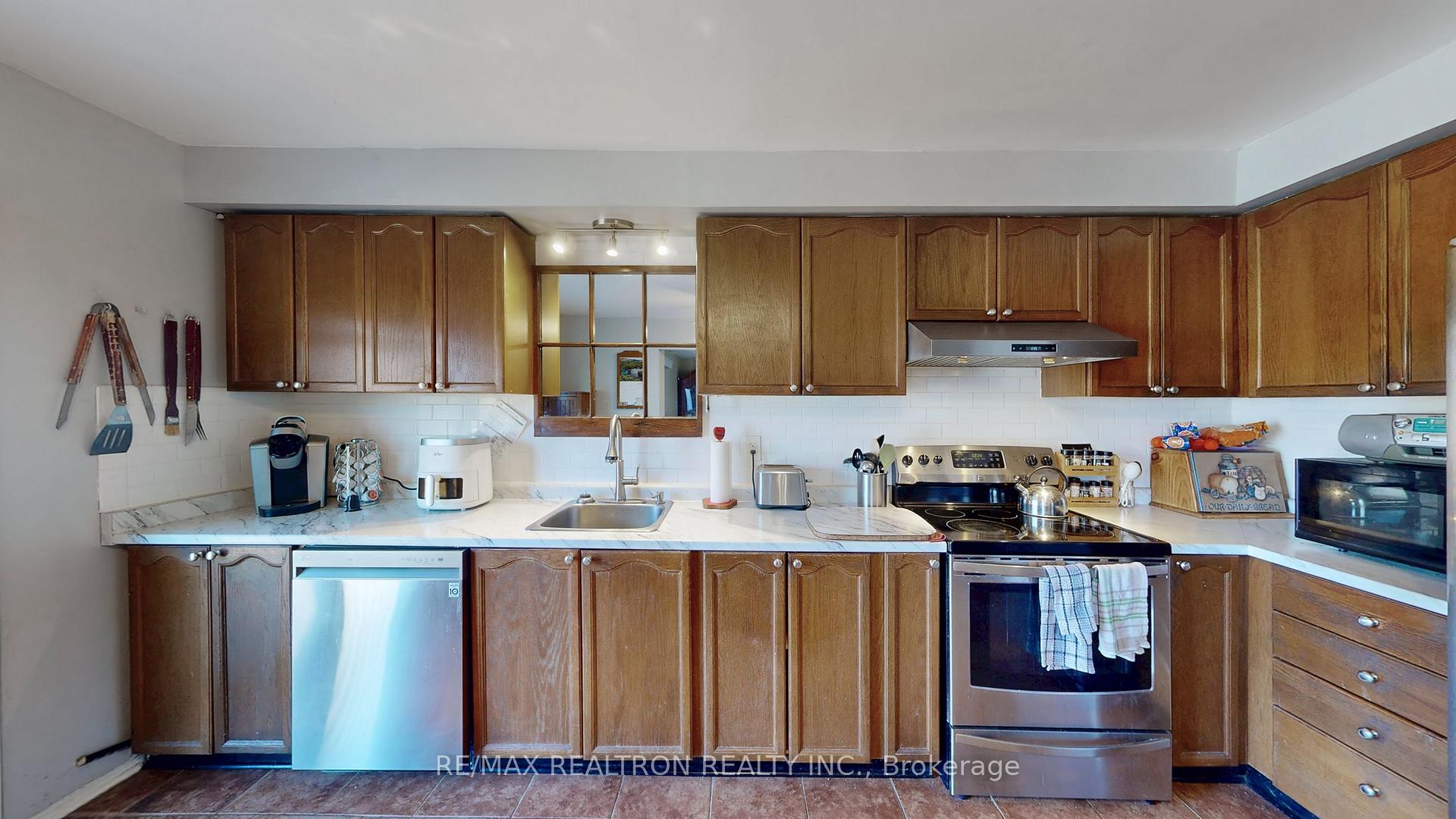 Photo 16 of 68 Patterson Crescent, Ajax, Central — HOMEH