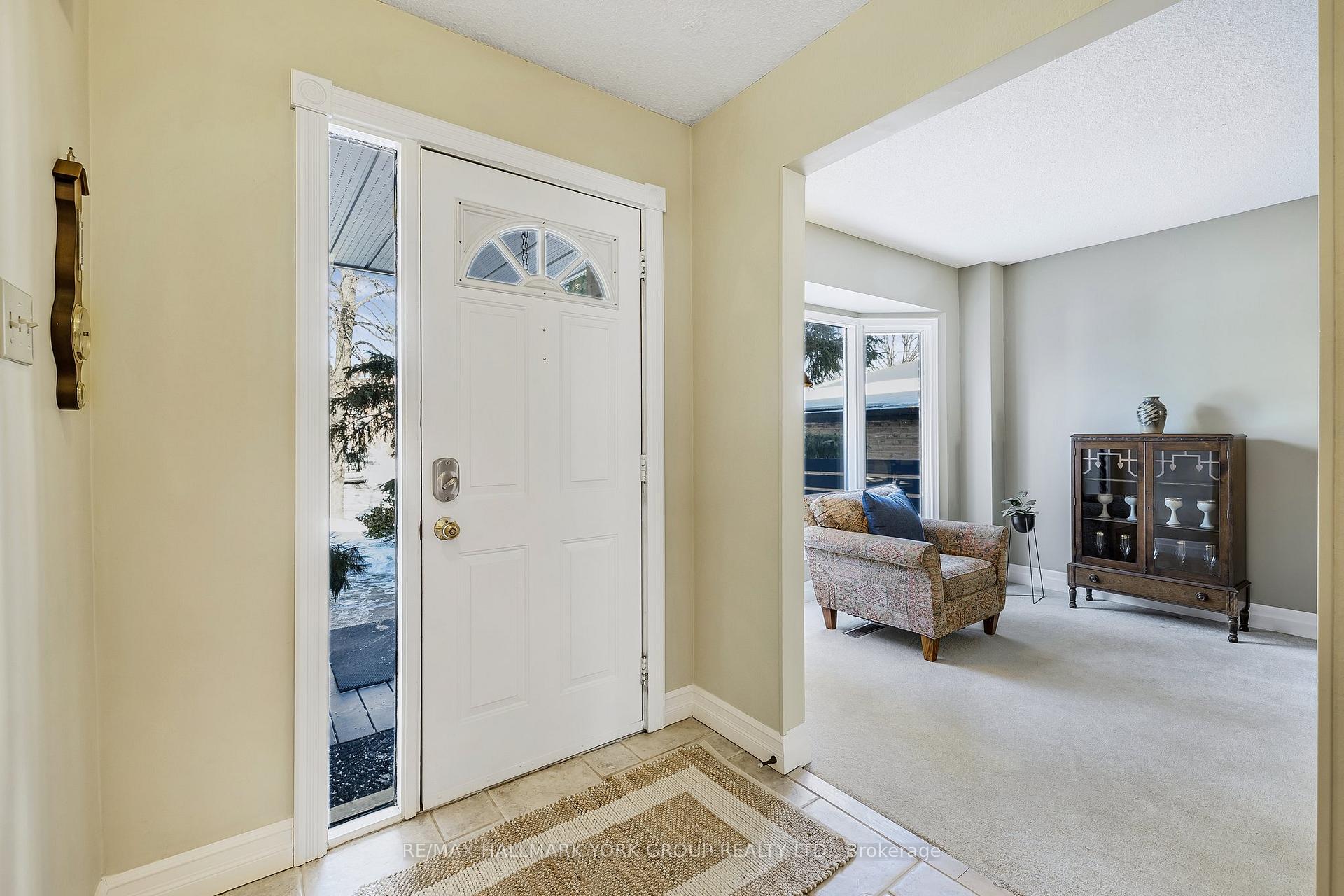 Photo 4 of 80 Autumn Way, Aurora, Aurora Heights — HOMEH