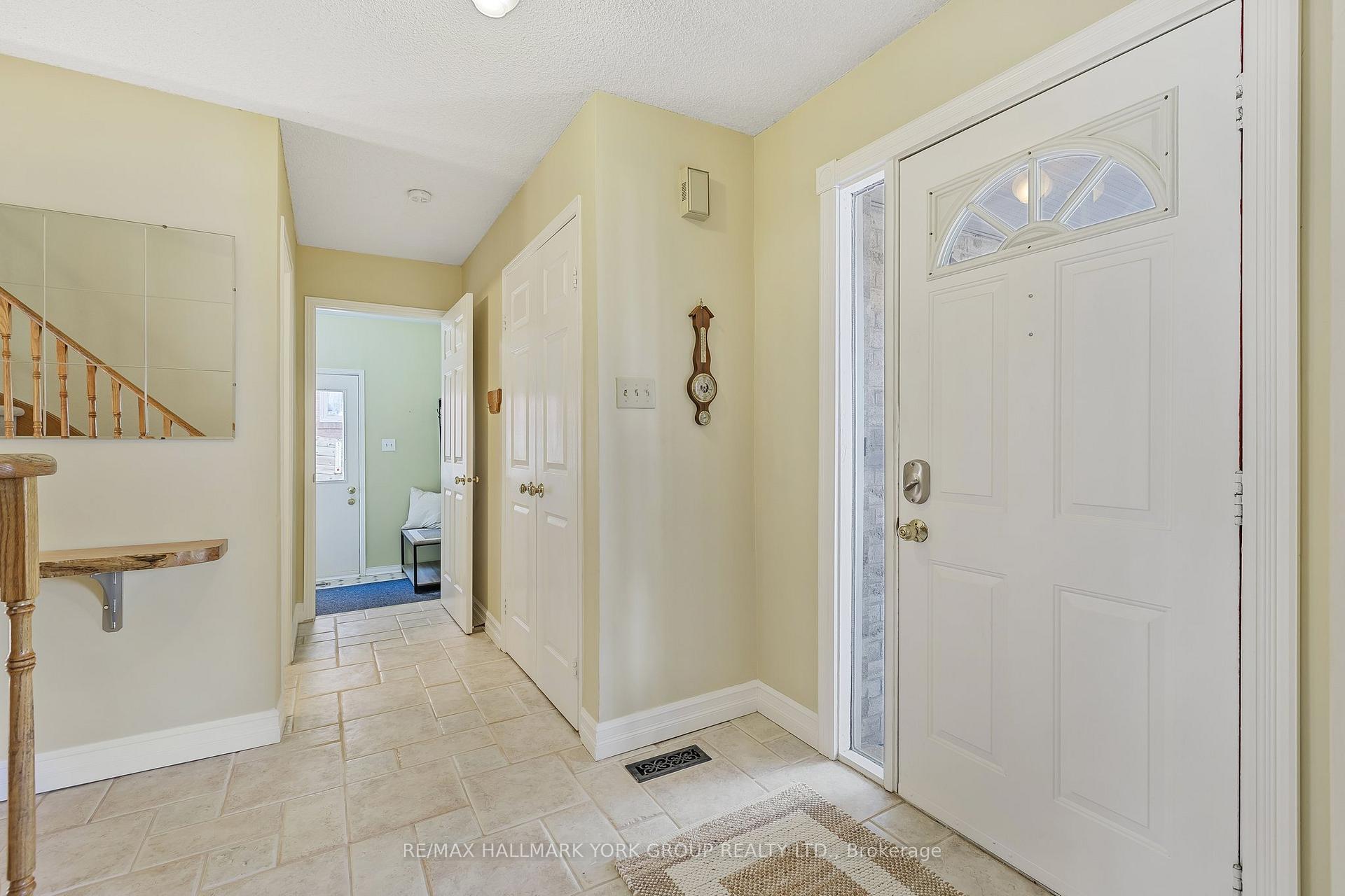 Photo 5 of 80 Autumn Way, Aurora, Aurora Heights — HOMEH