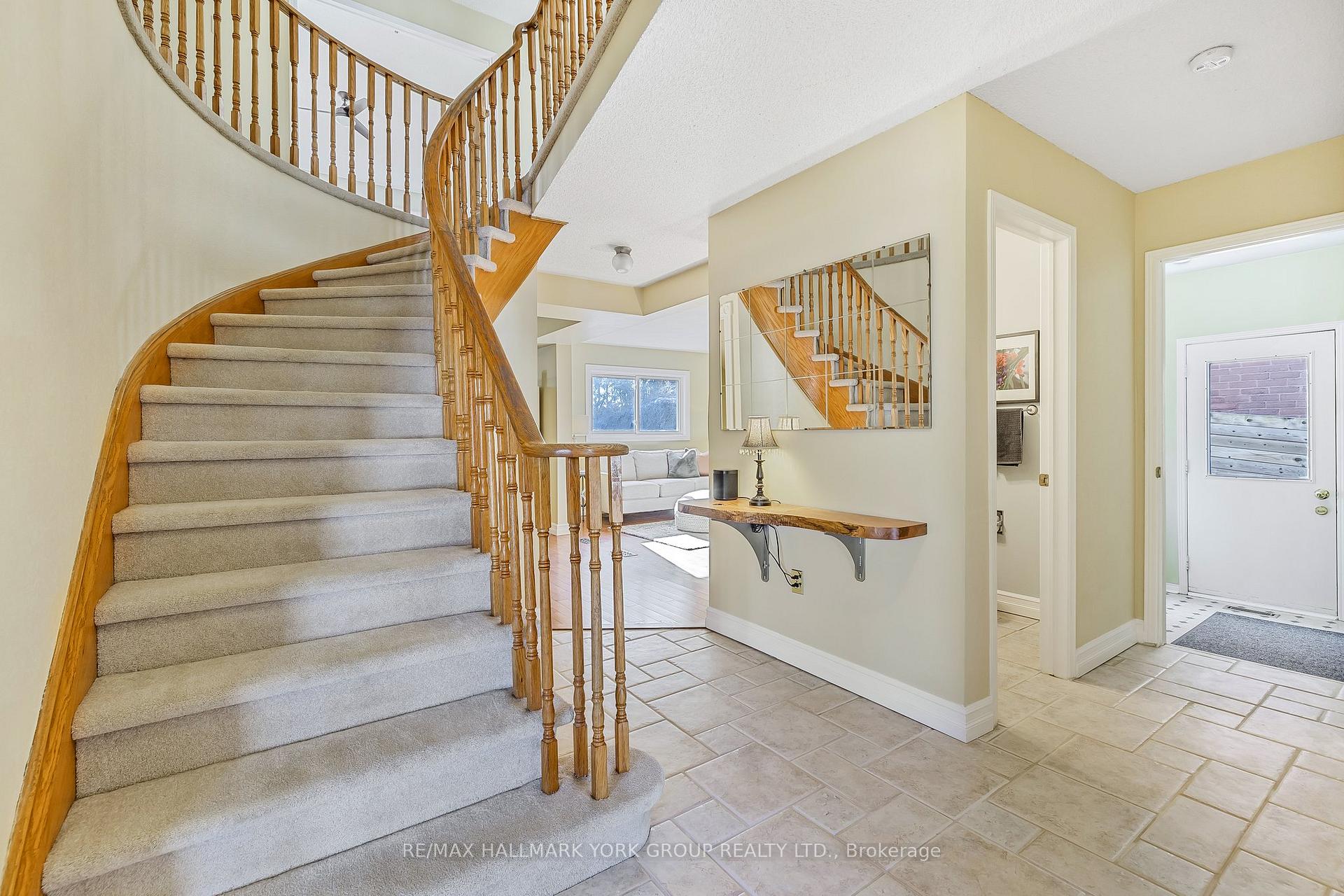 Photo 6 of 80 Autumn Way, Aurora, Aurora Heights — HOMEH